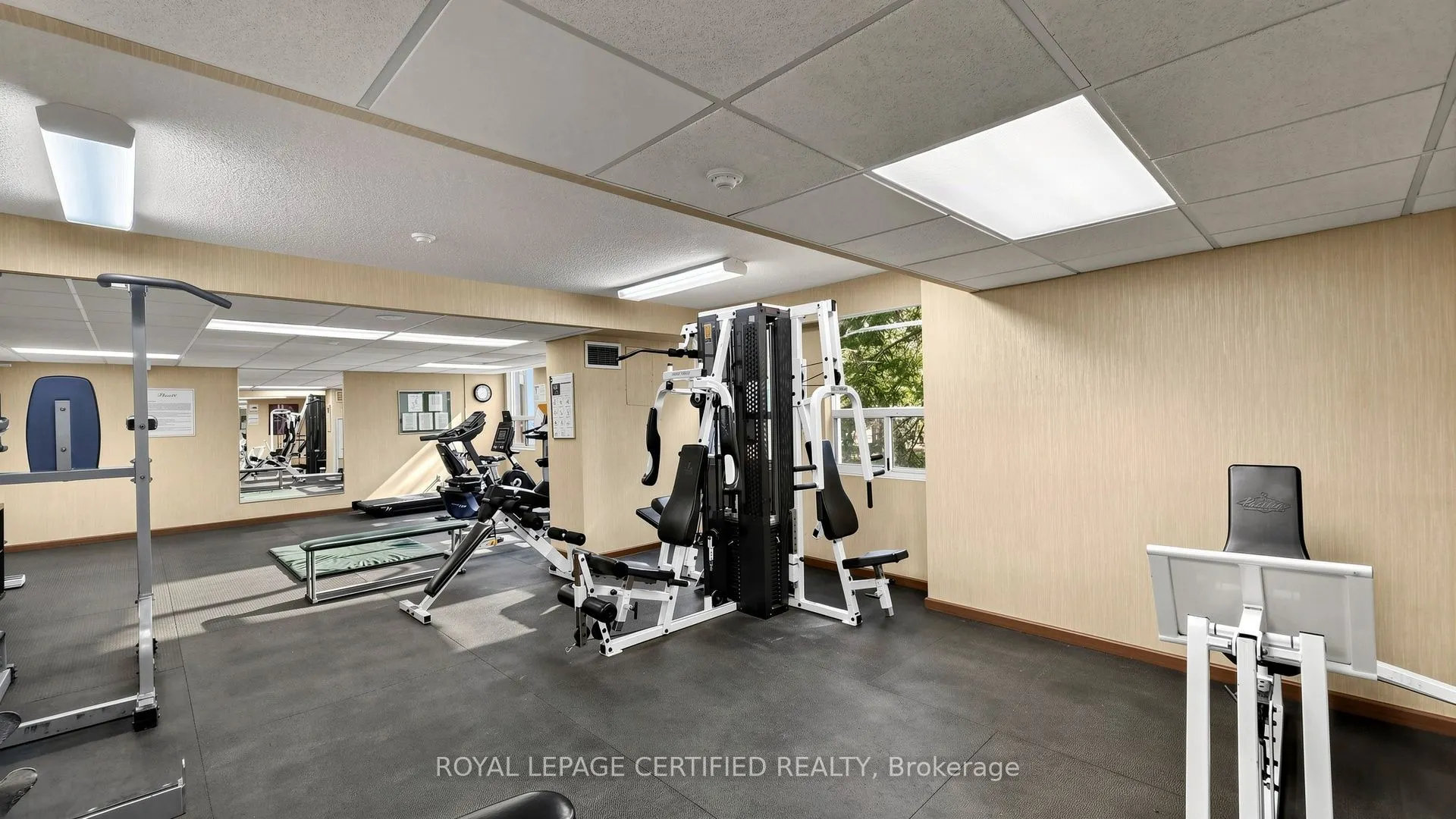 3650 Kaneff Crescent #802
