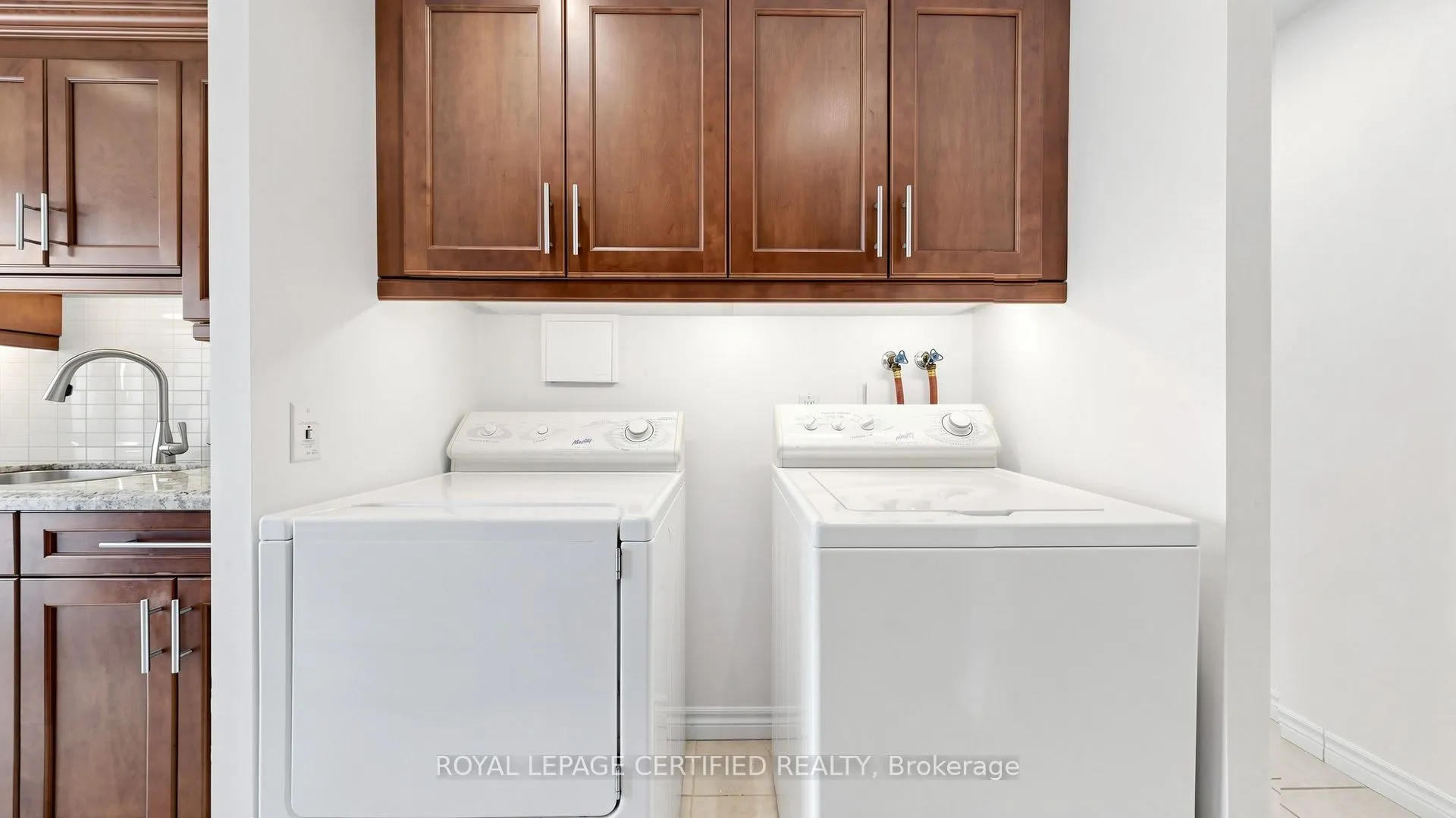 3650 Kaneff Crescent #802