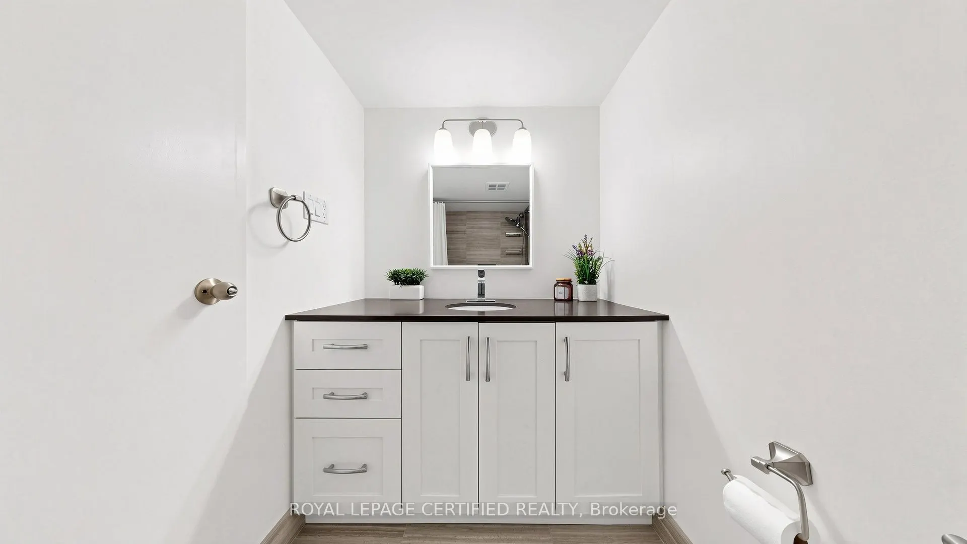 3650 Kaneff Crescent #802