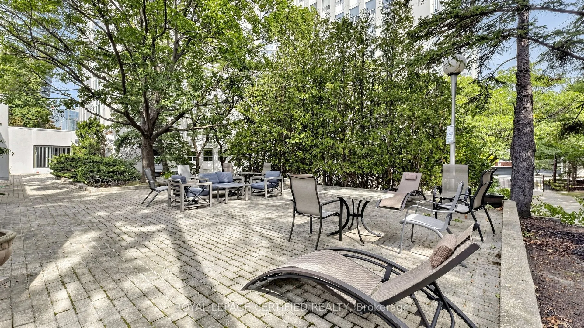 3650 Kaneff Crescent #802