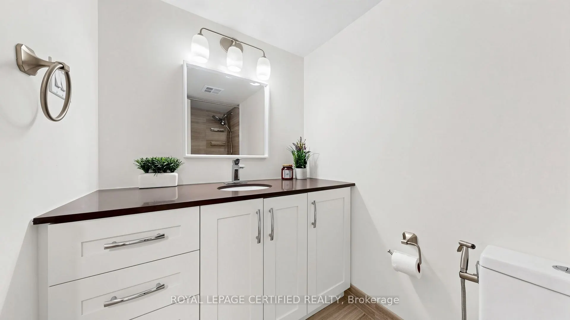 3650 Kaneff Crescent #802