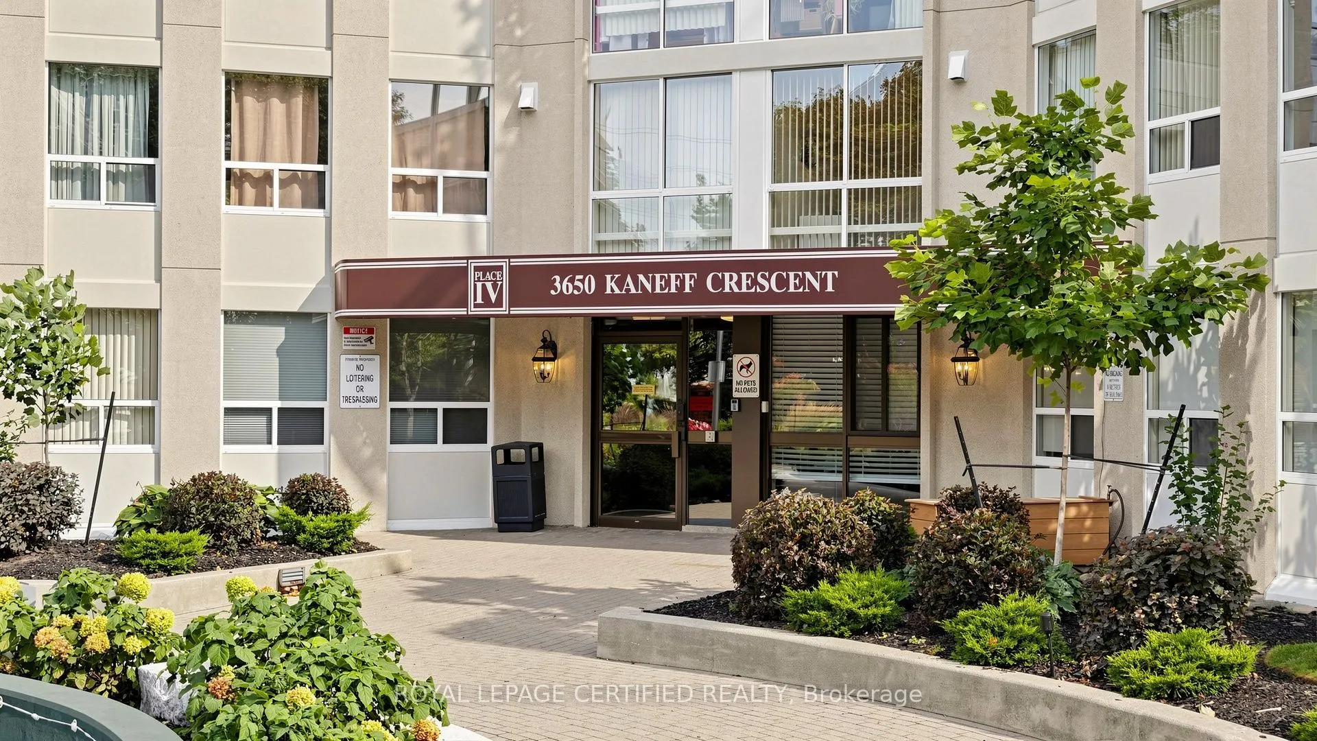 3650 Kaneff Crescent #802
