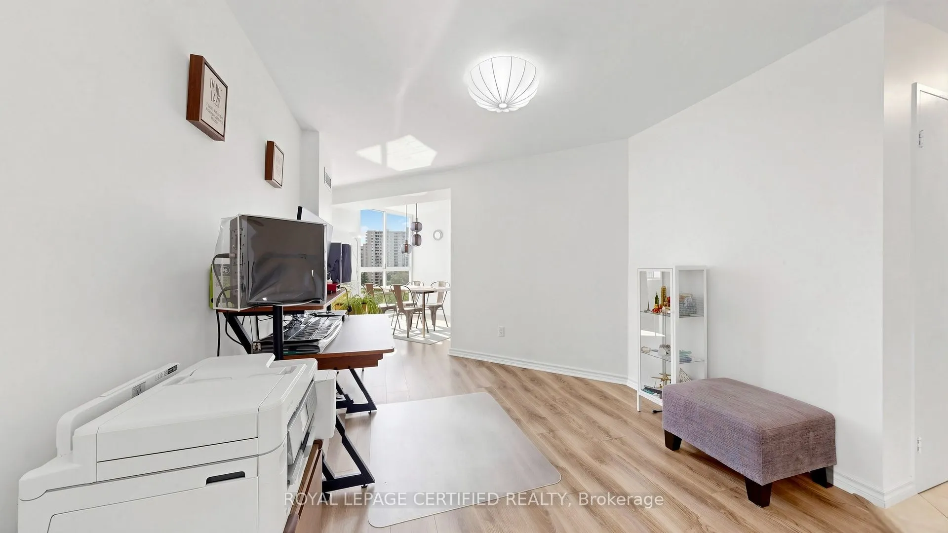 3650 Kaneff Crescent #802
