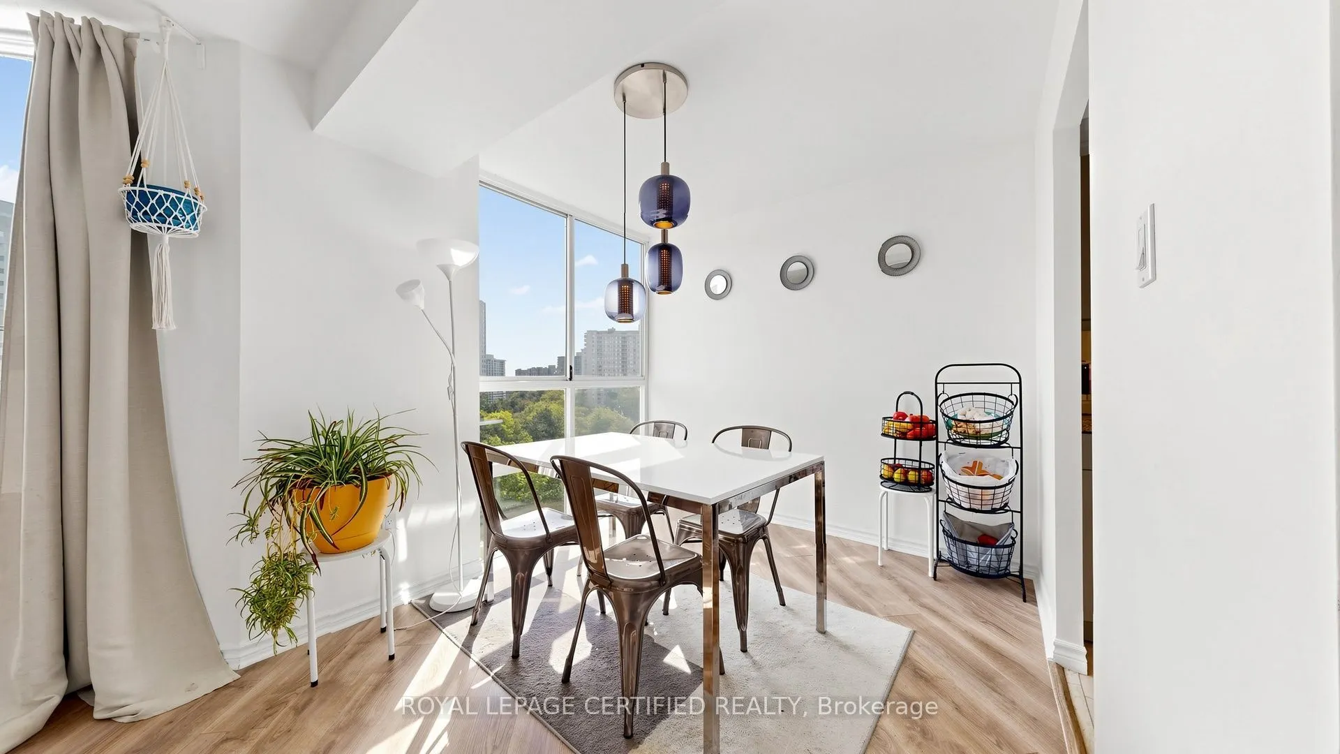 3650 Kaneff Crescent #802