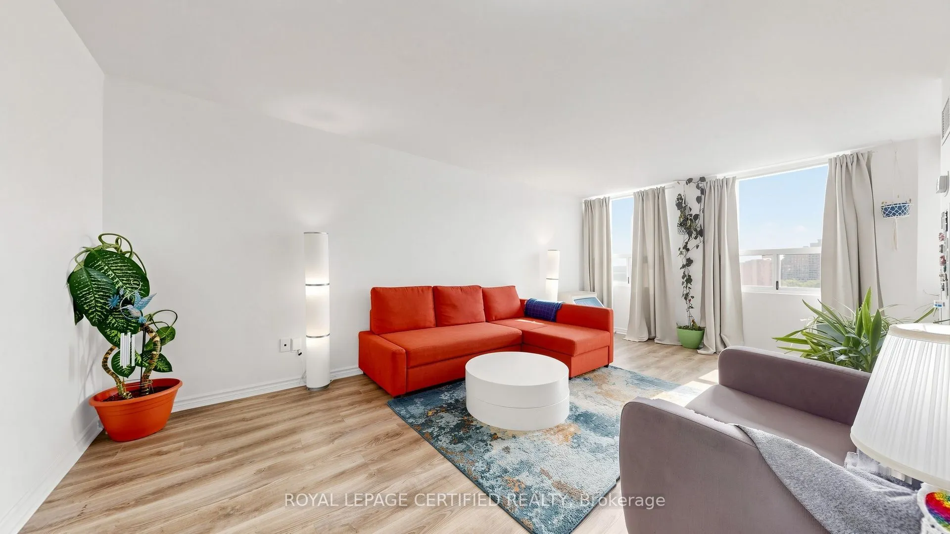 3650 Kaneff Crescent #802