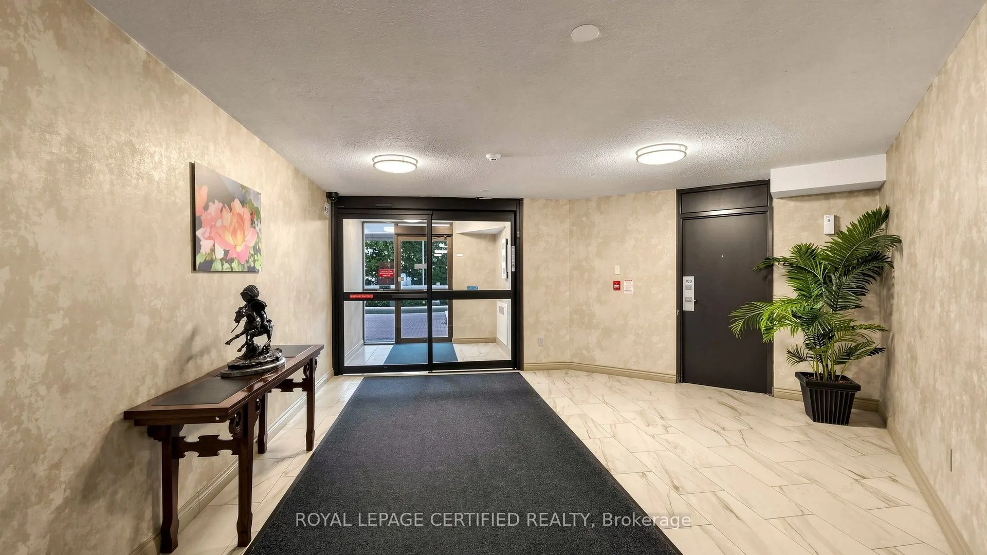 3650 Kaneff Crescent #802