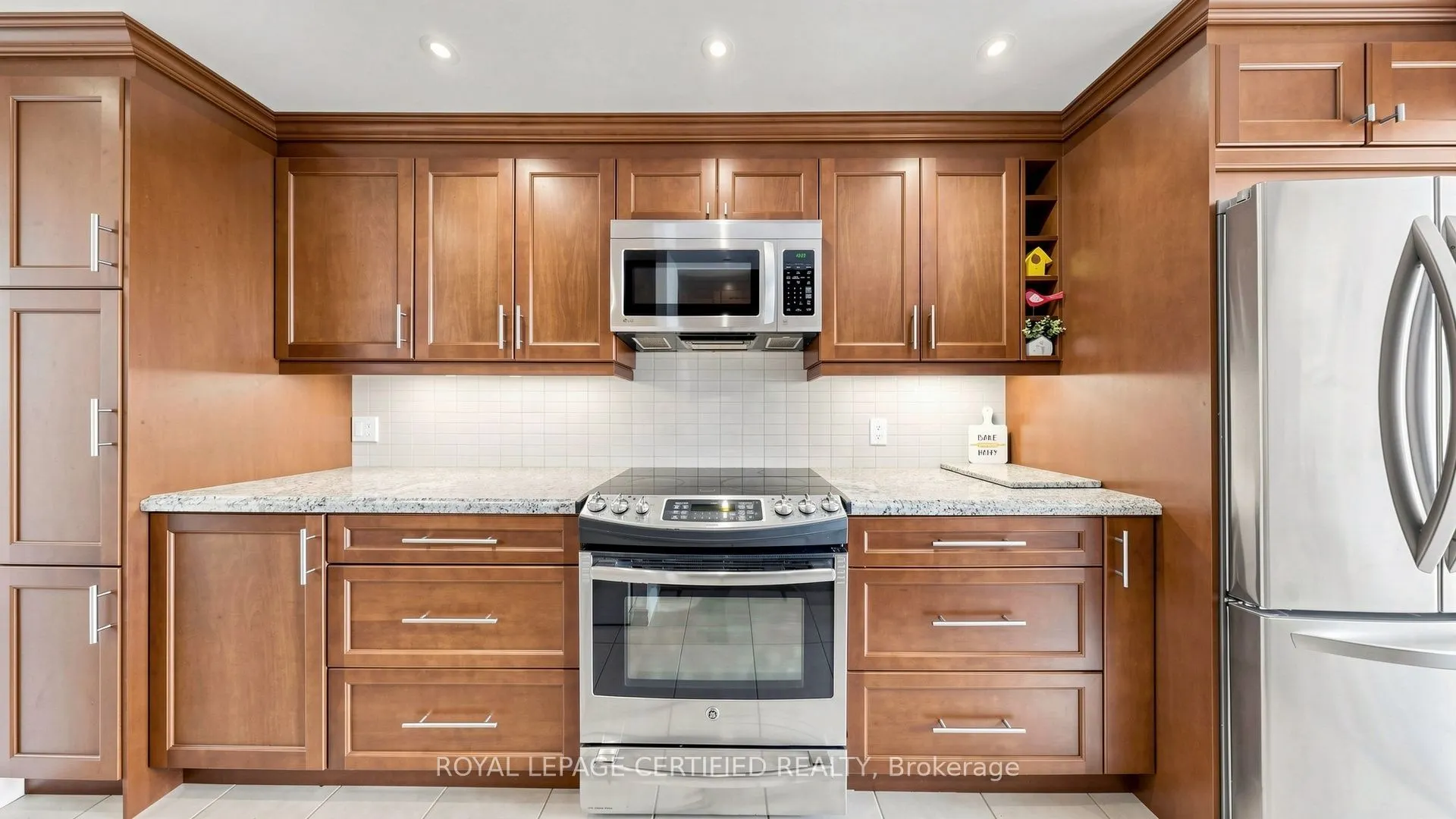 3650 Kaneff Crescent #802