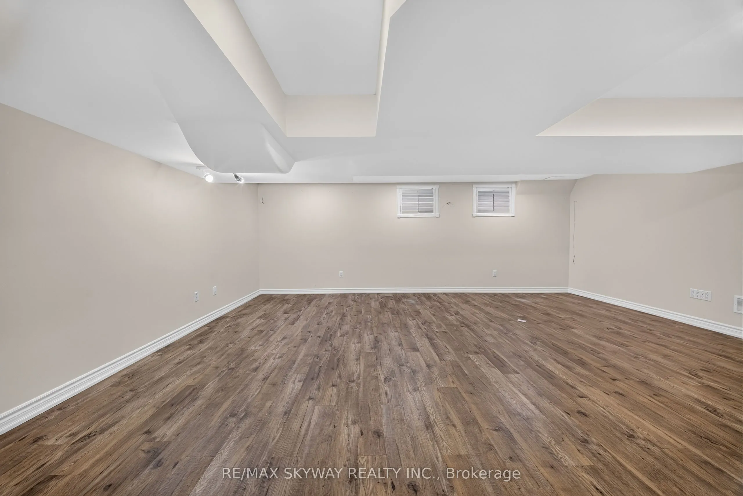 7 Madronna Gardens