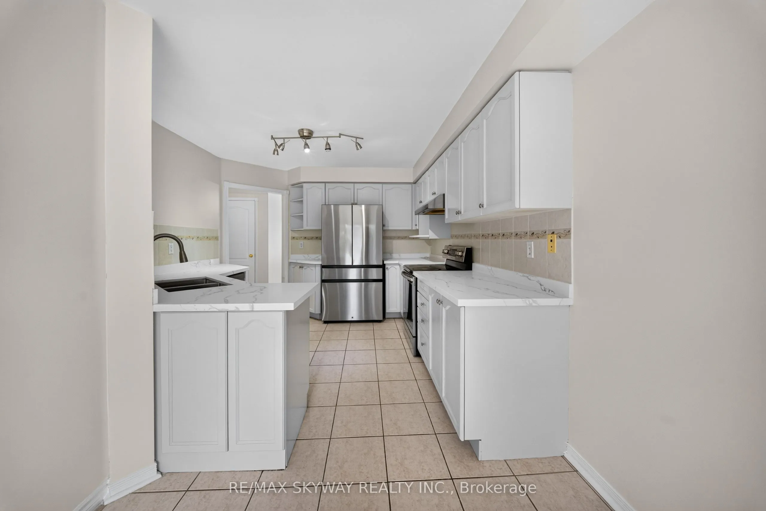 7 Madronna Gardens