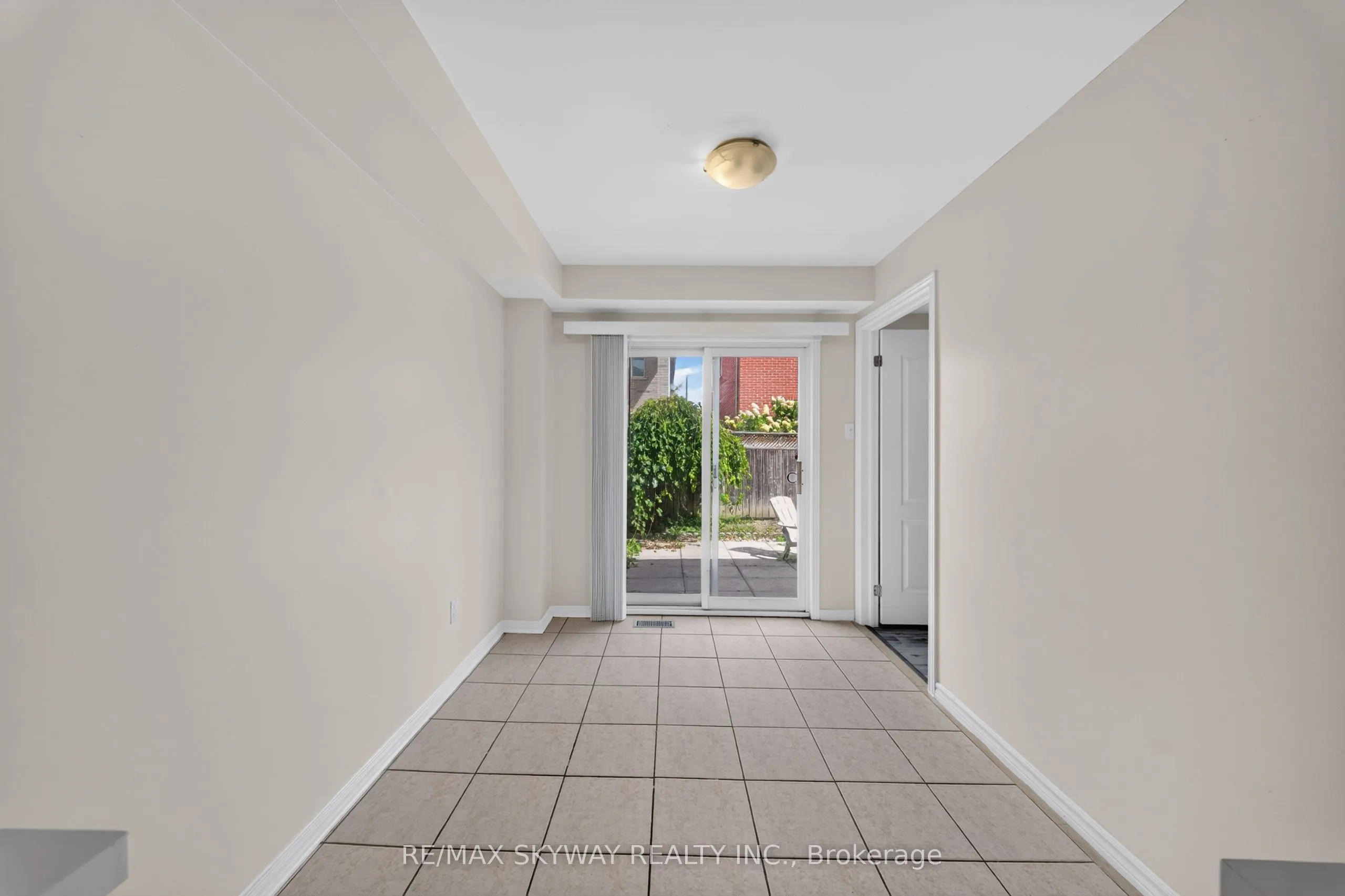 7 Madronna Gardens