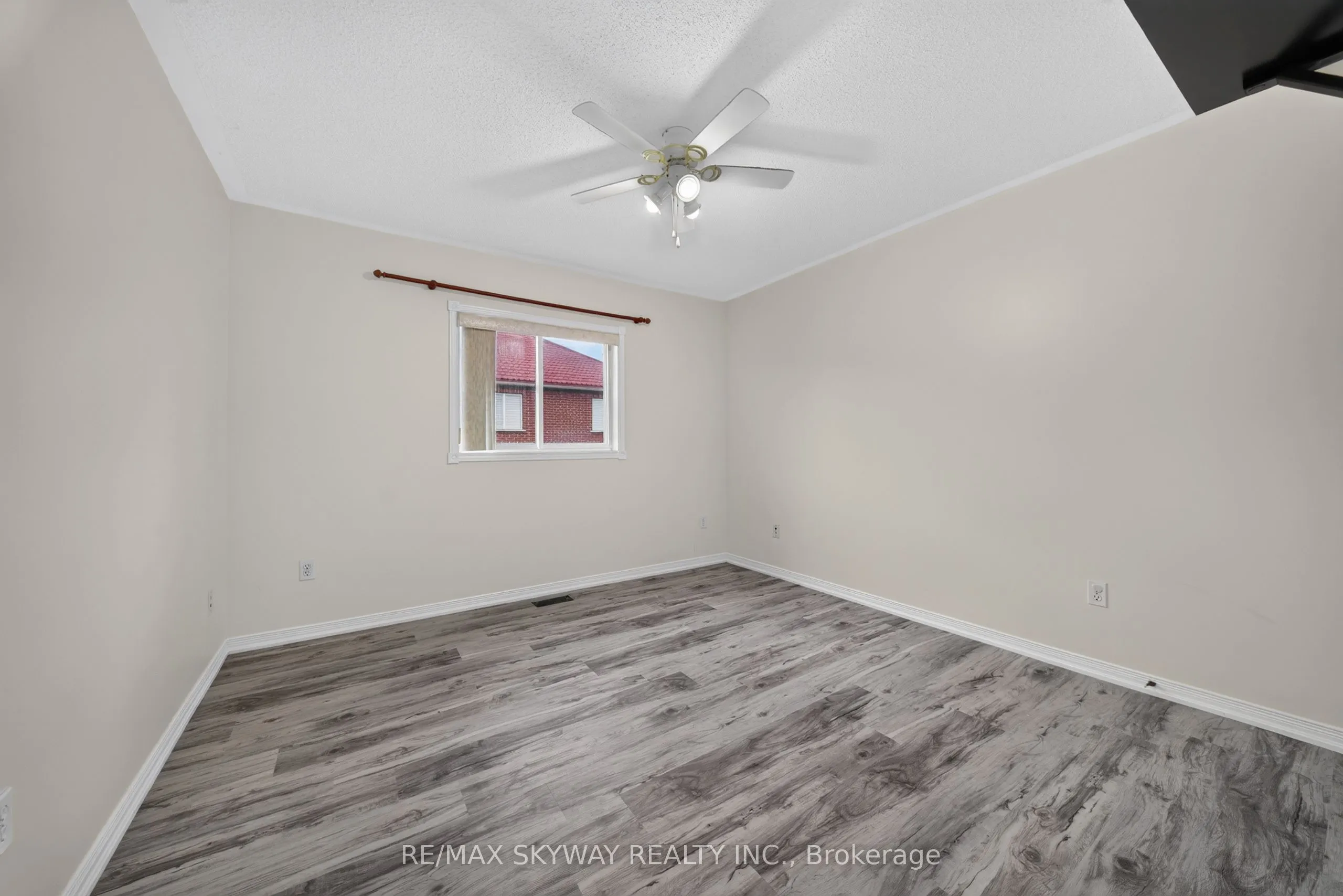7 Madronna Gardens