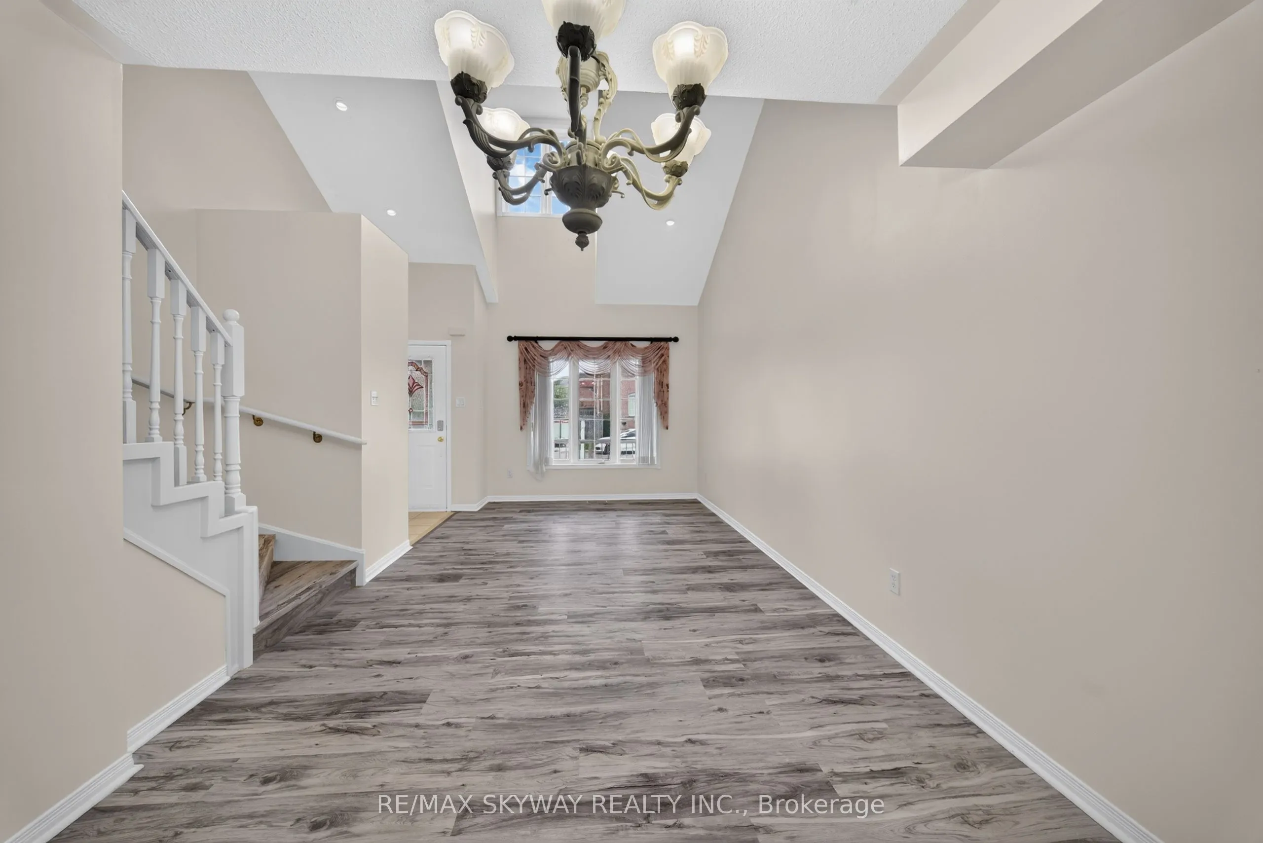 7 Madronna Gardens
