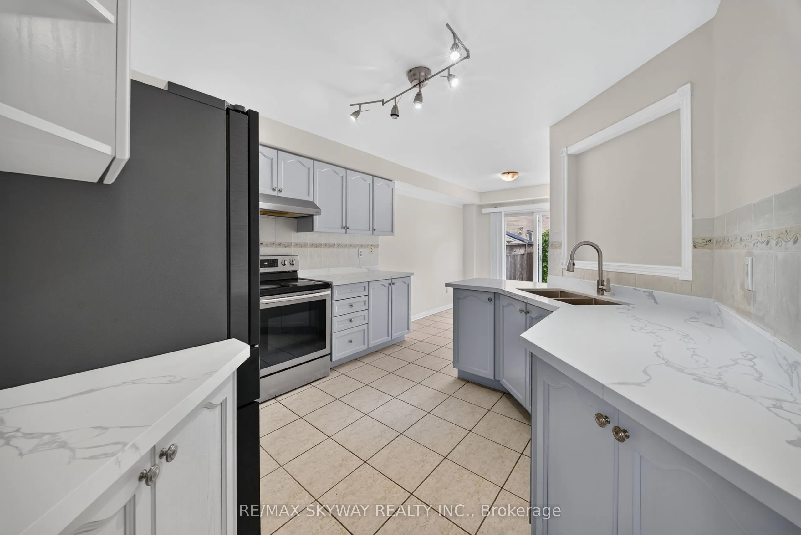 7 Madronna Gardens