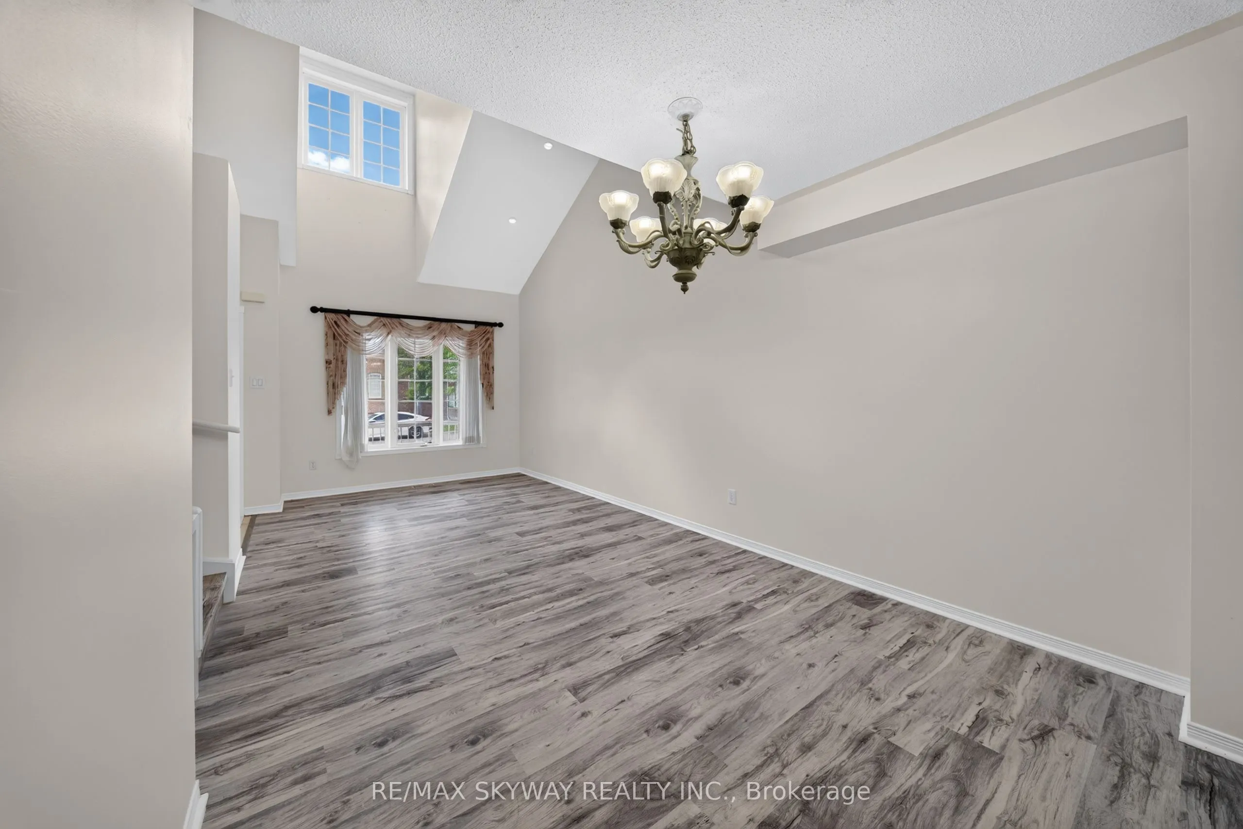 7 Madronna Gardens
