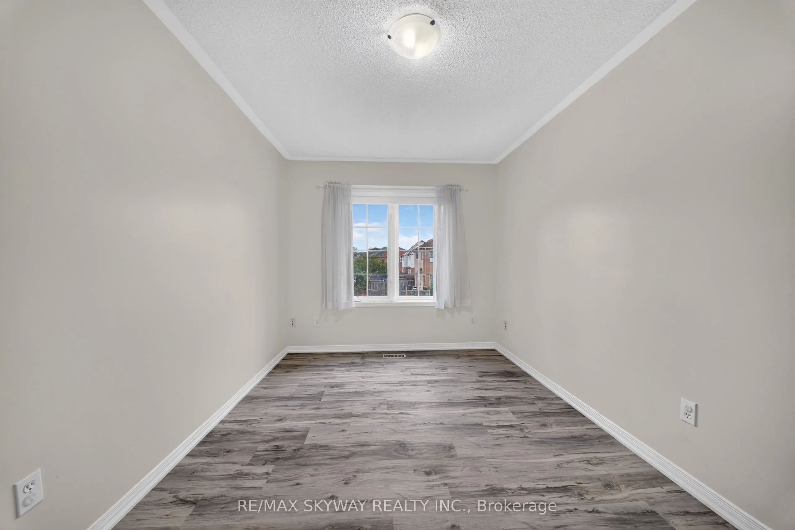 7 Madronna Gardens
