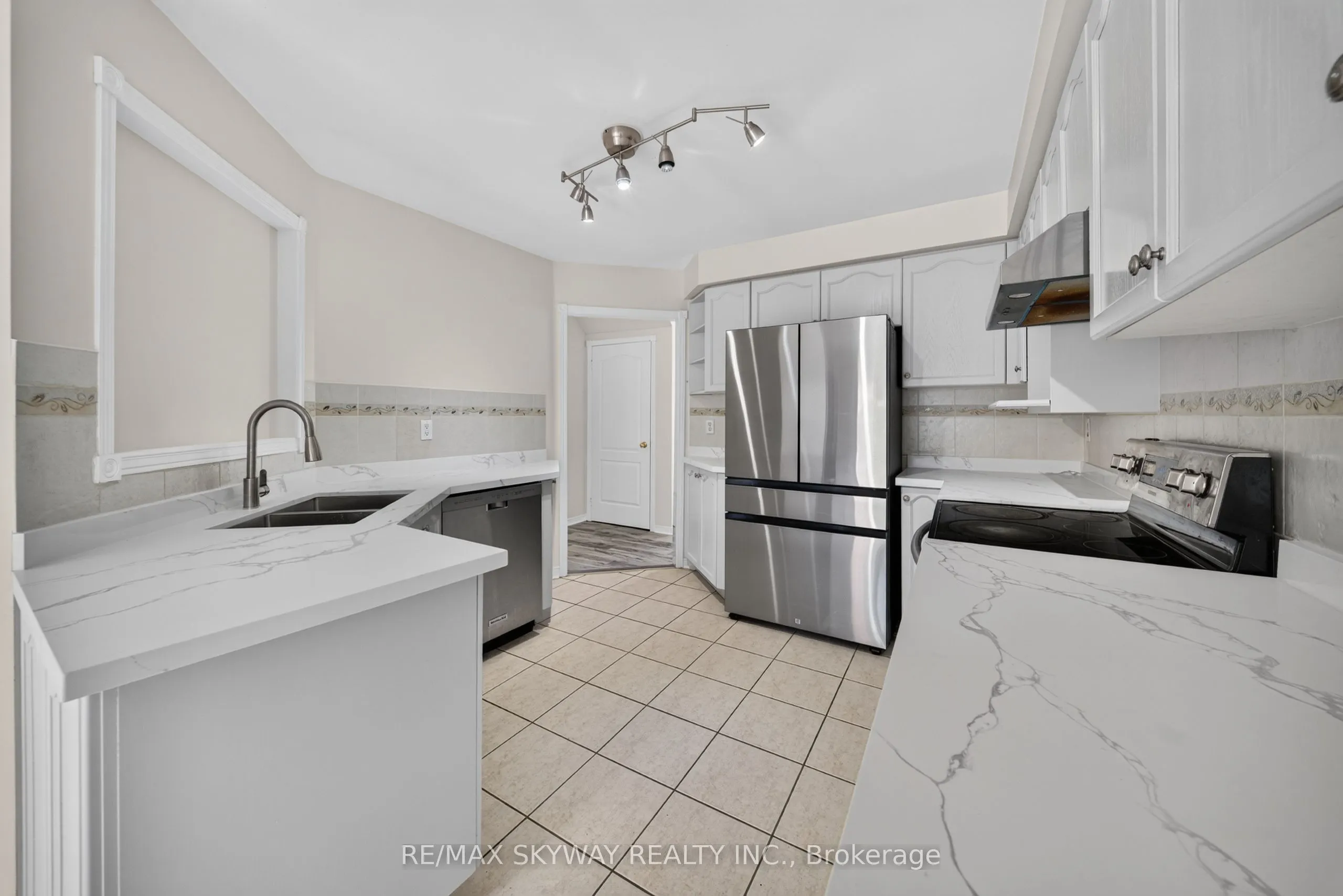 7 Madronna Gardens
