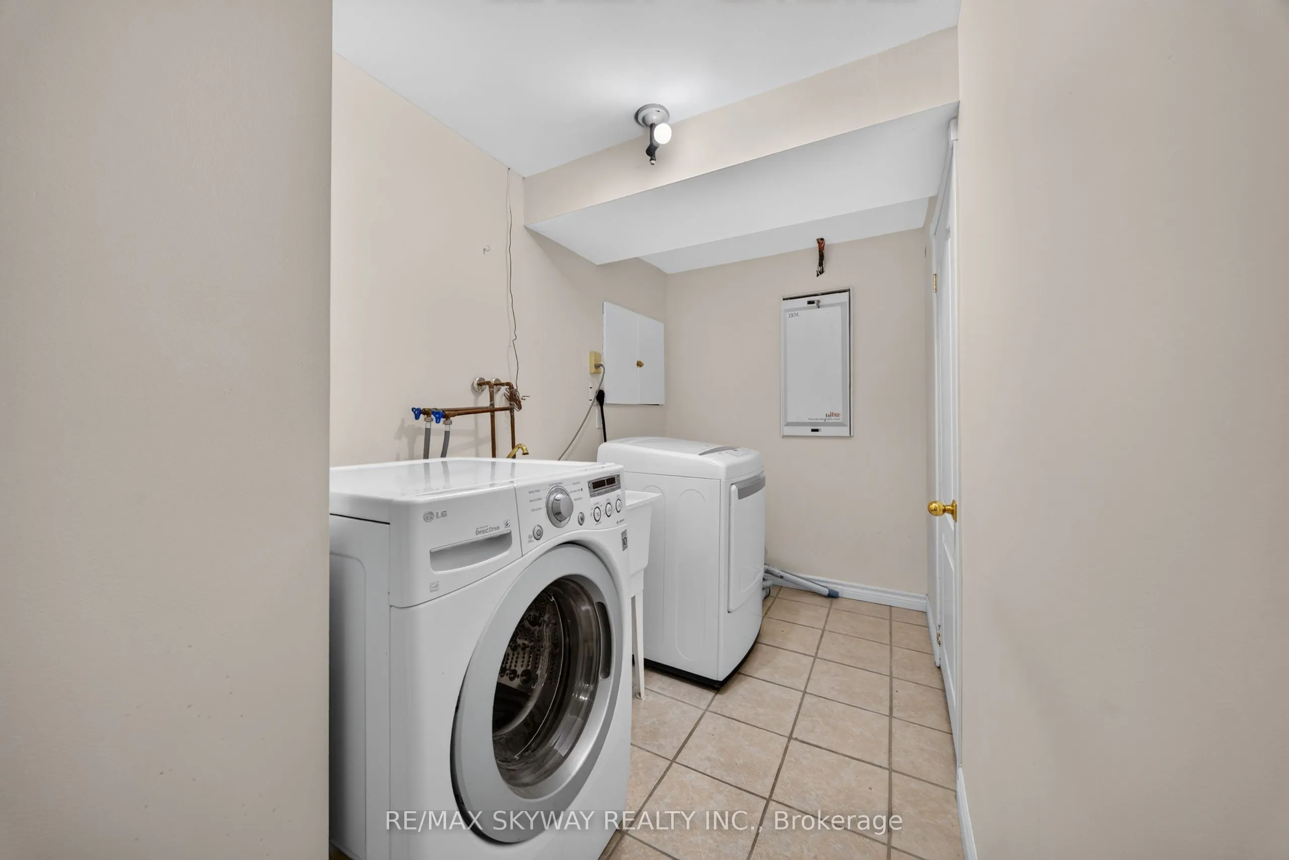 7 Madronna Gardens