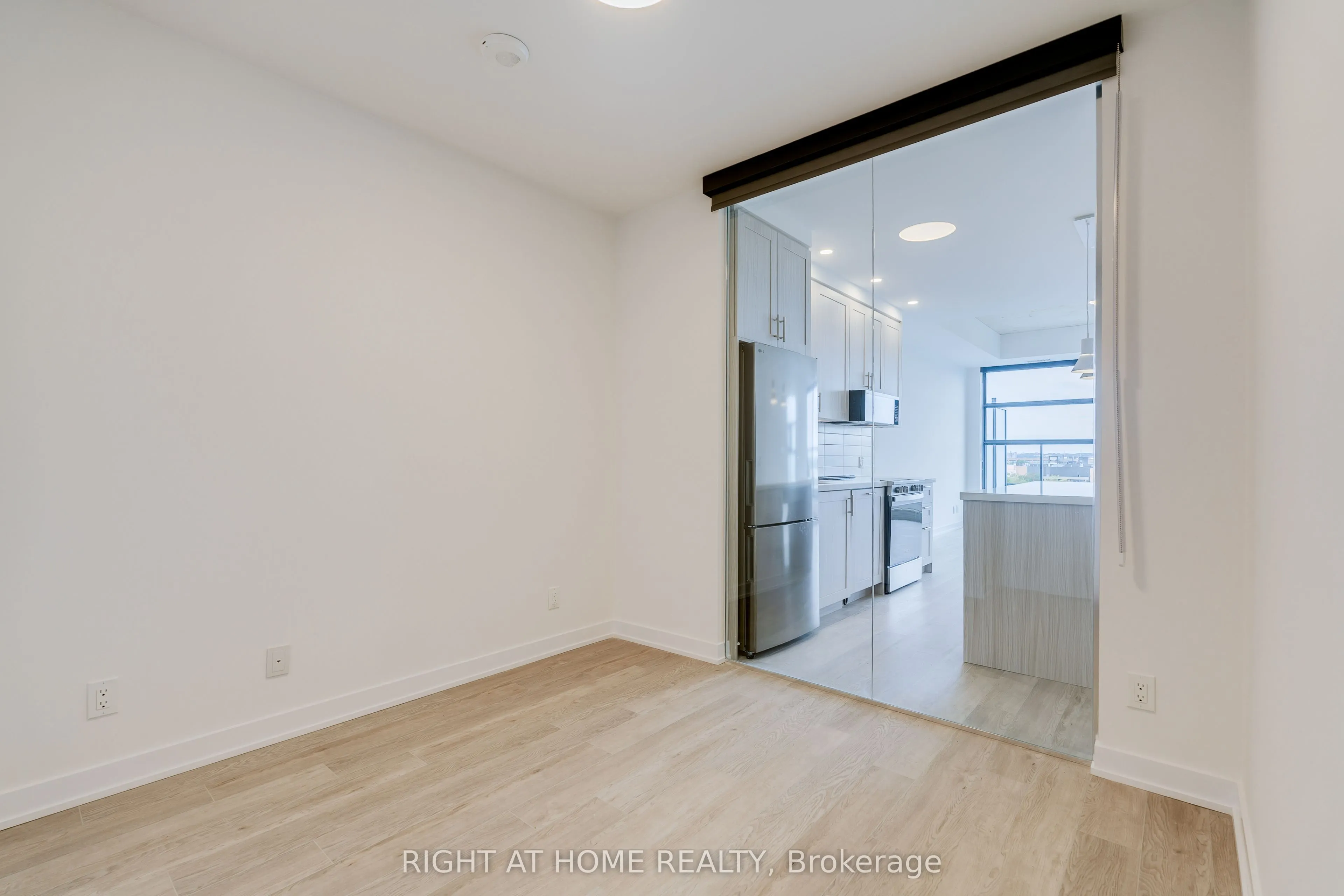 2946 Dundas Street W #605