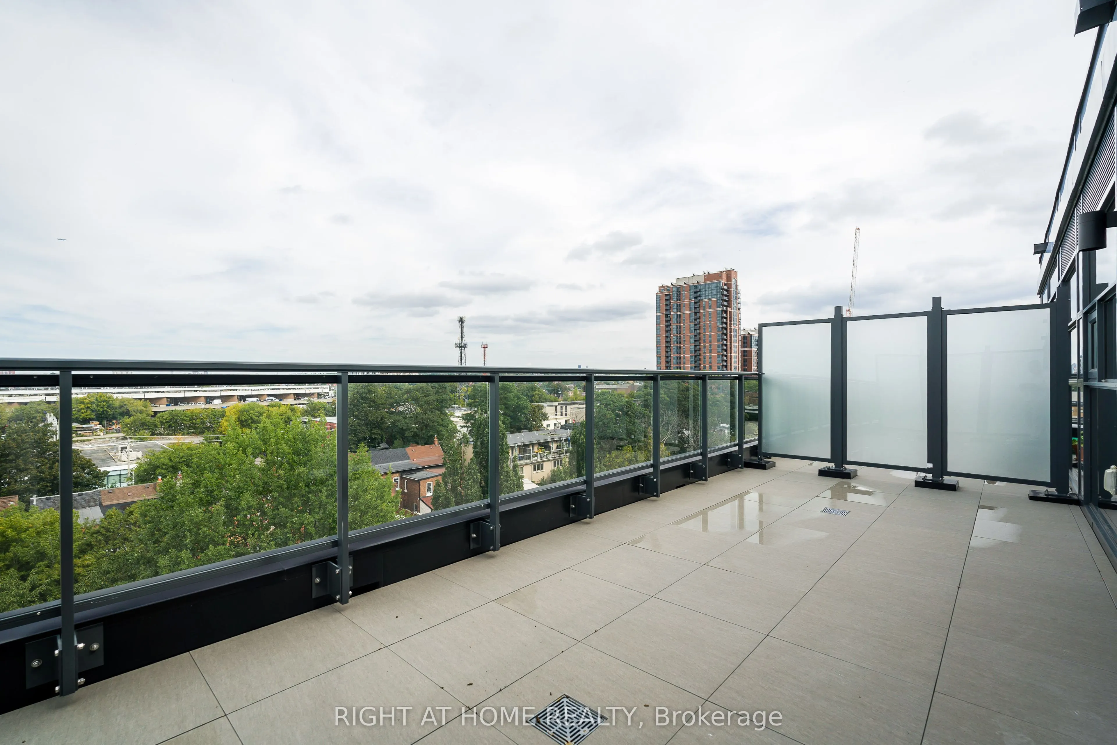 2946 Dundas Street W #605