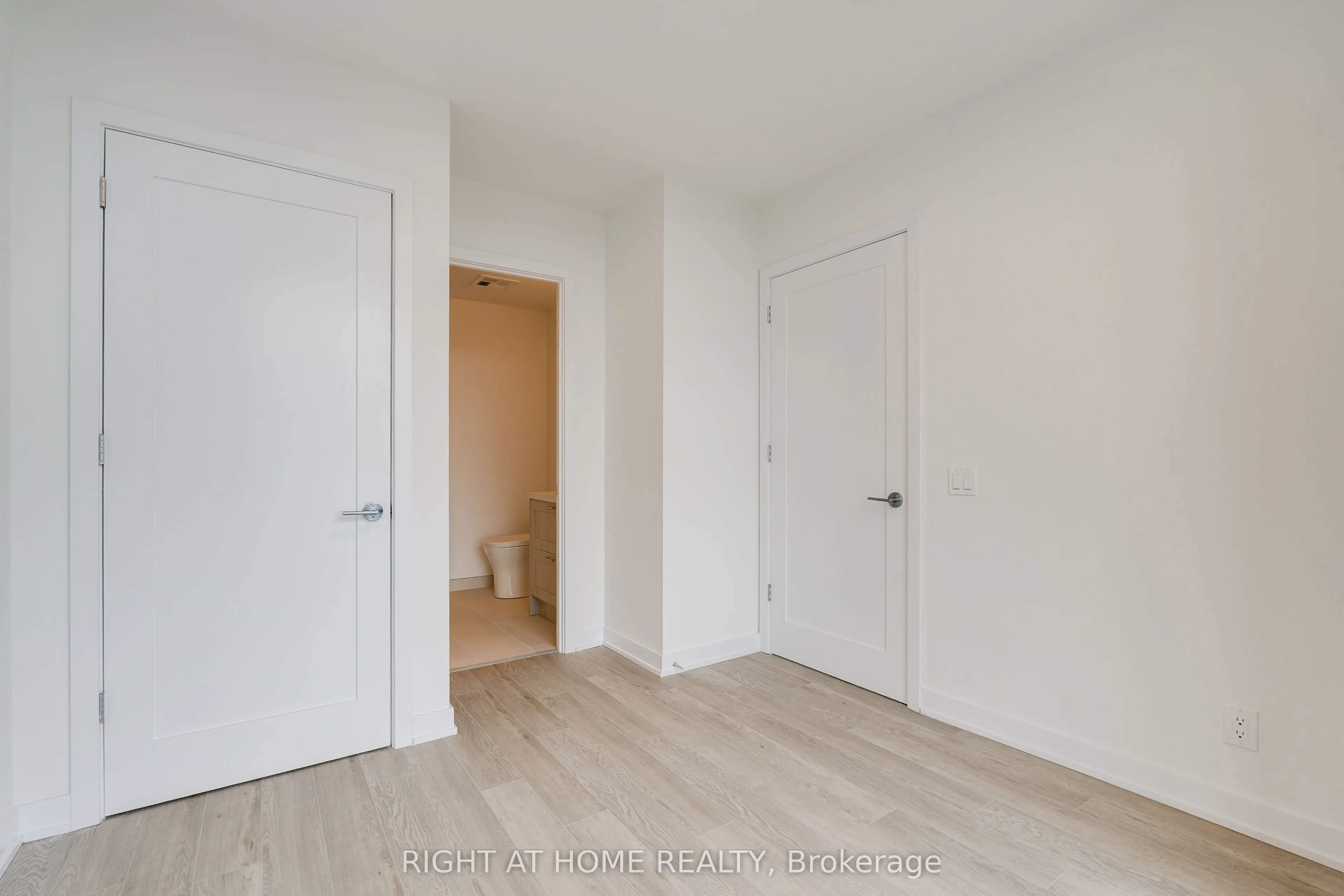 2946 Dundas Street W #605