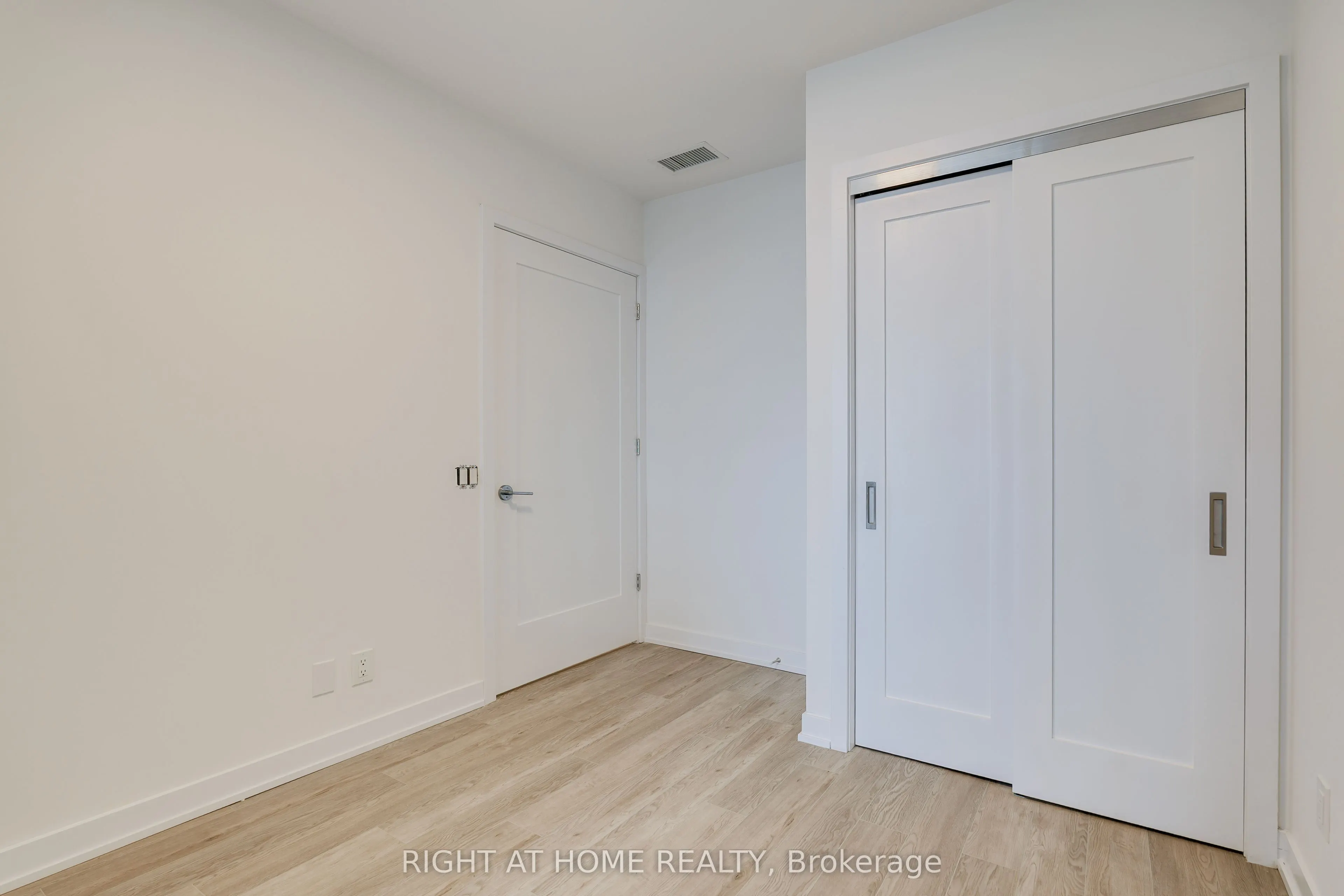 2946 Dundas Street W #605