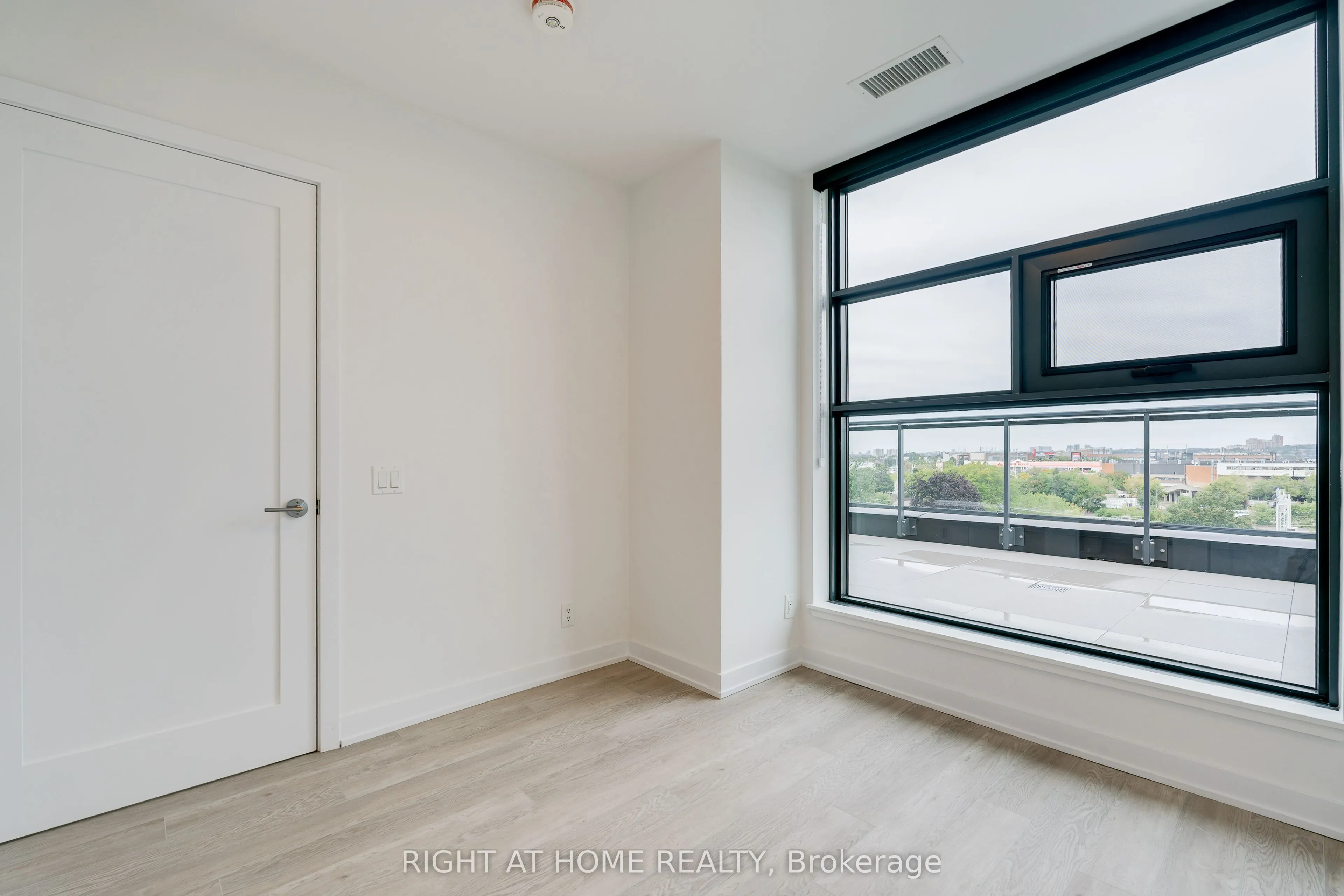 2946 Dundas Street W #605