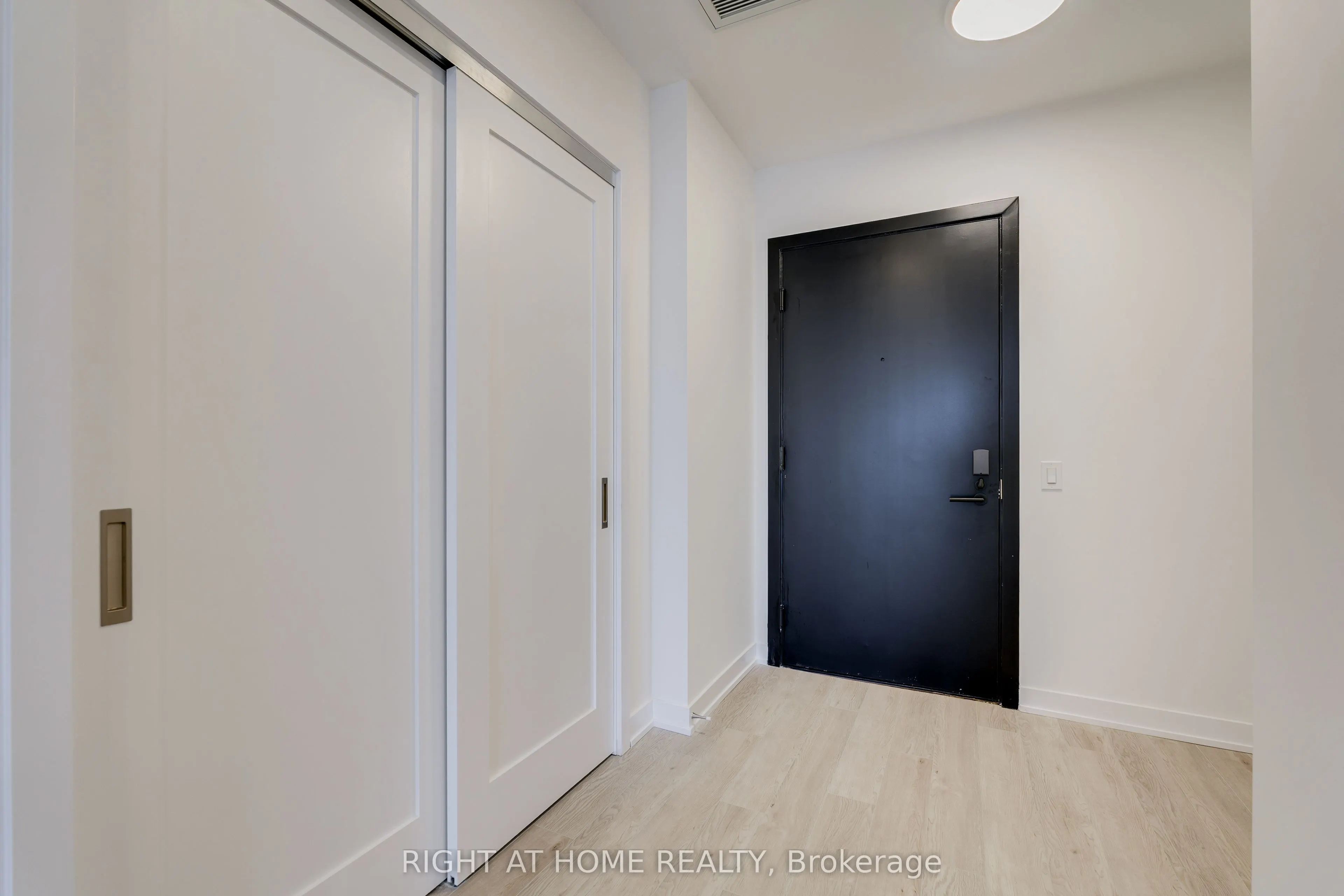 2946 Dundas Street W #605