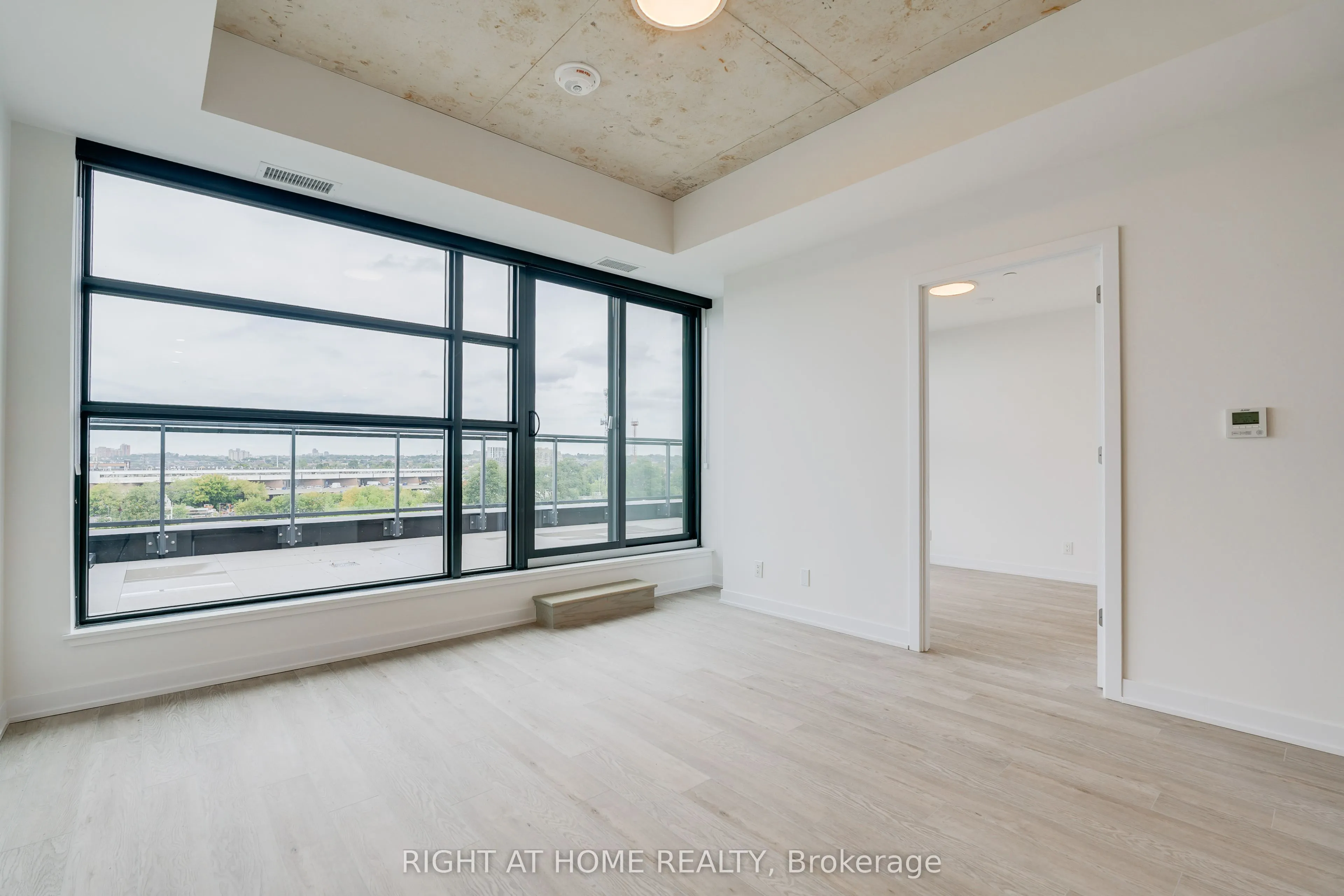 2946 Dundas Street W #605