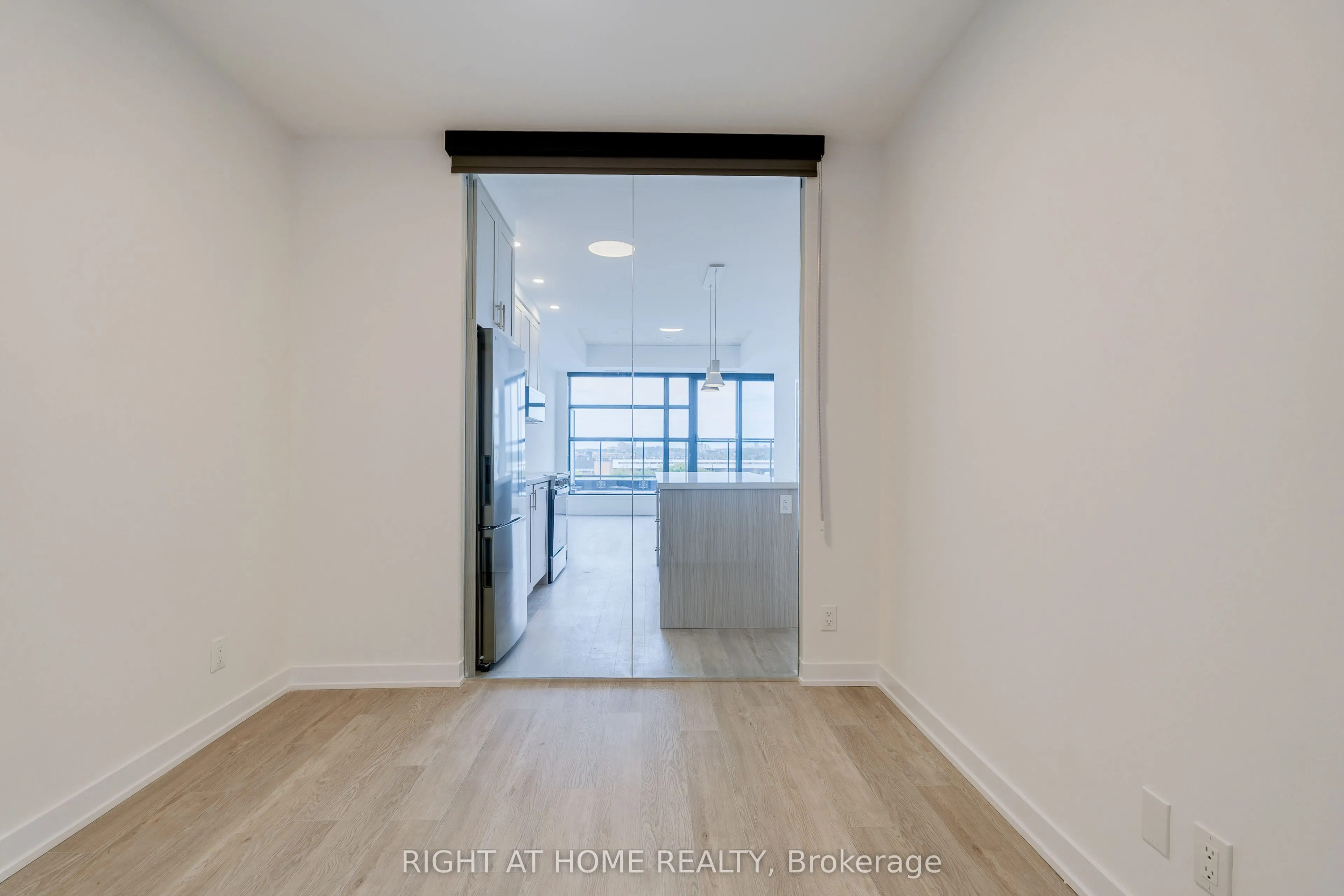 2946 Dundas Street W #605