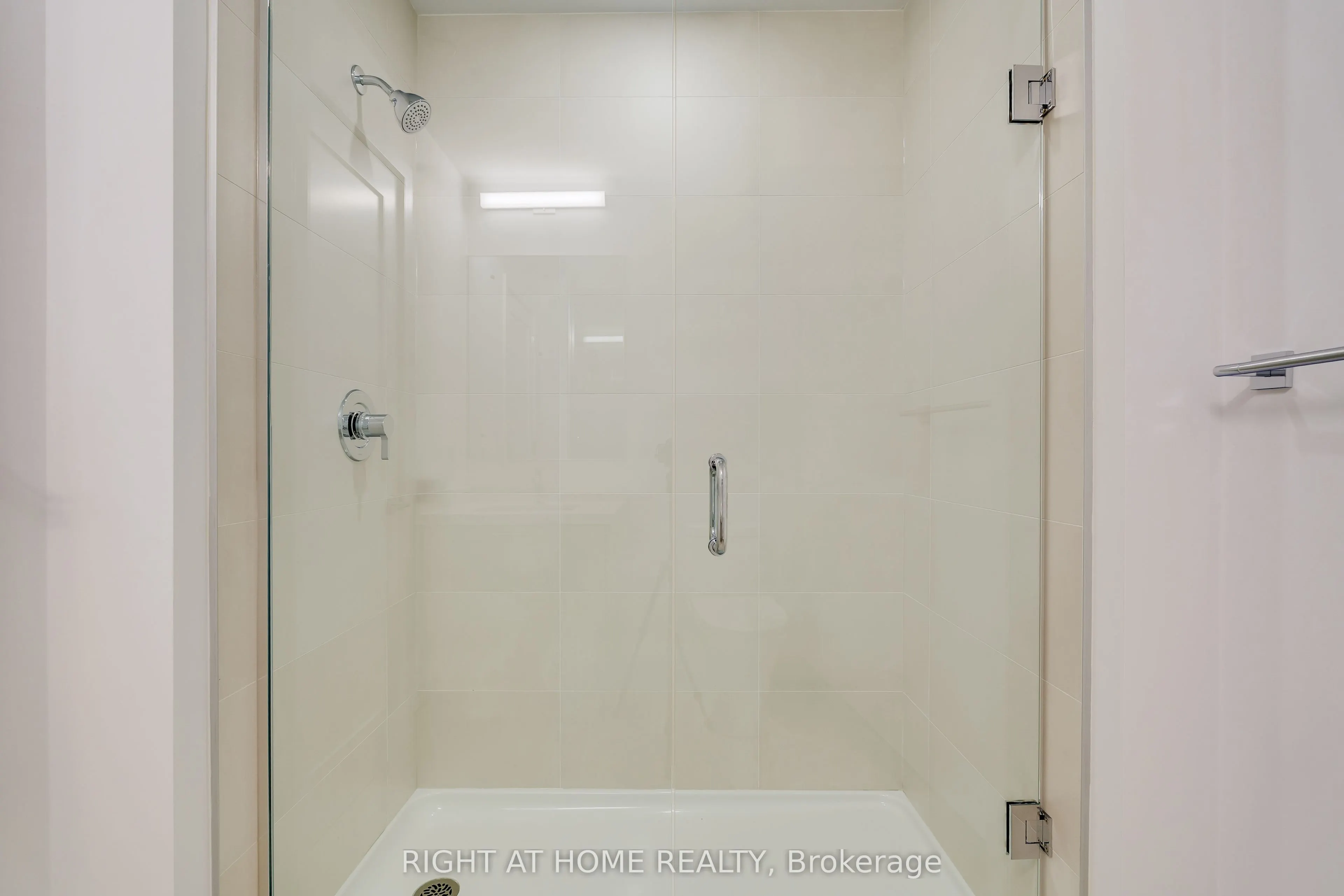 2946 Dundas Street W #605