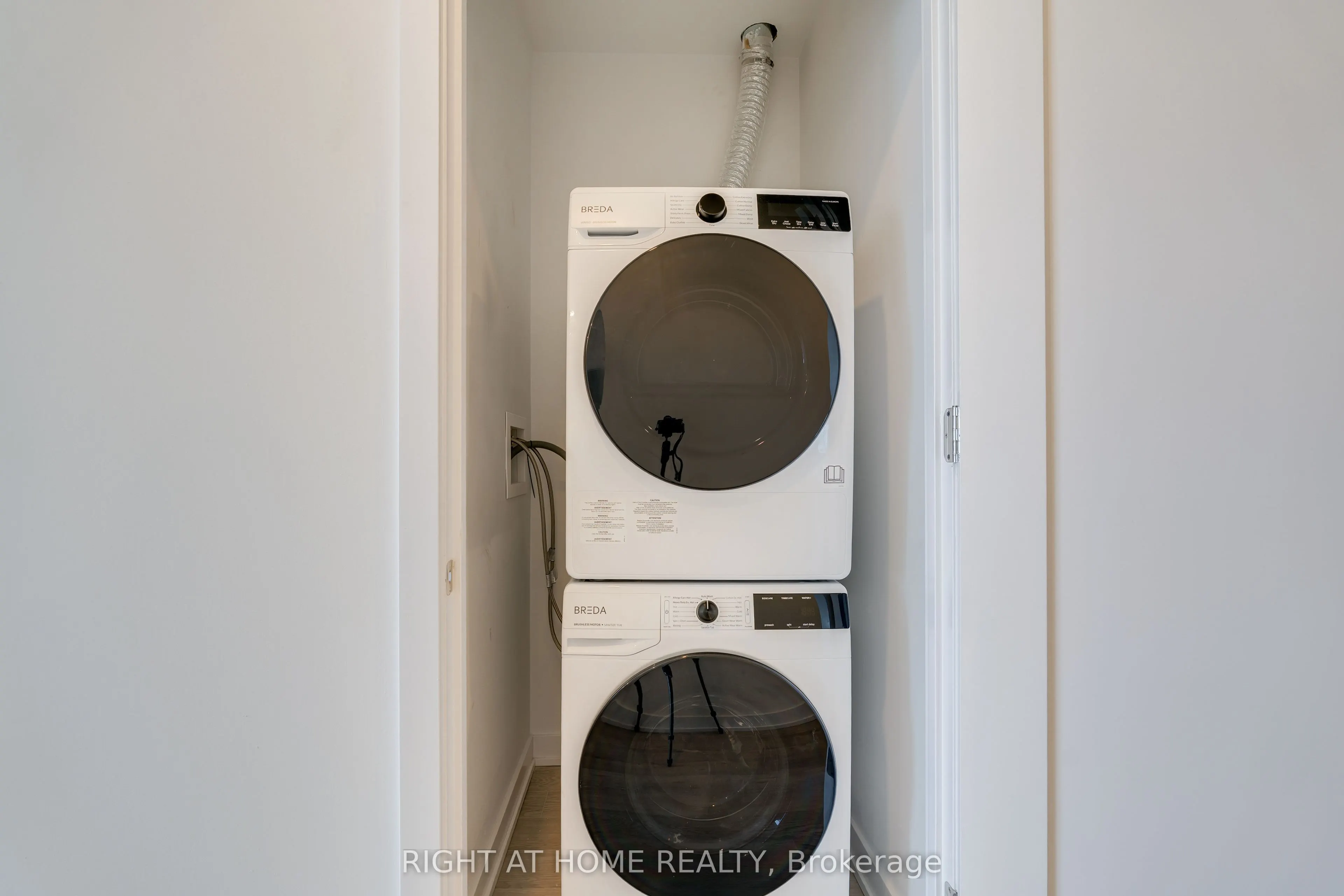 2946 Dundas Street W #605