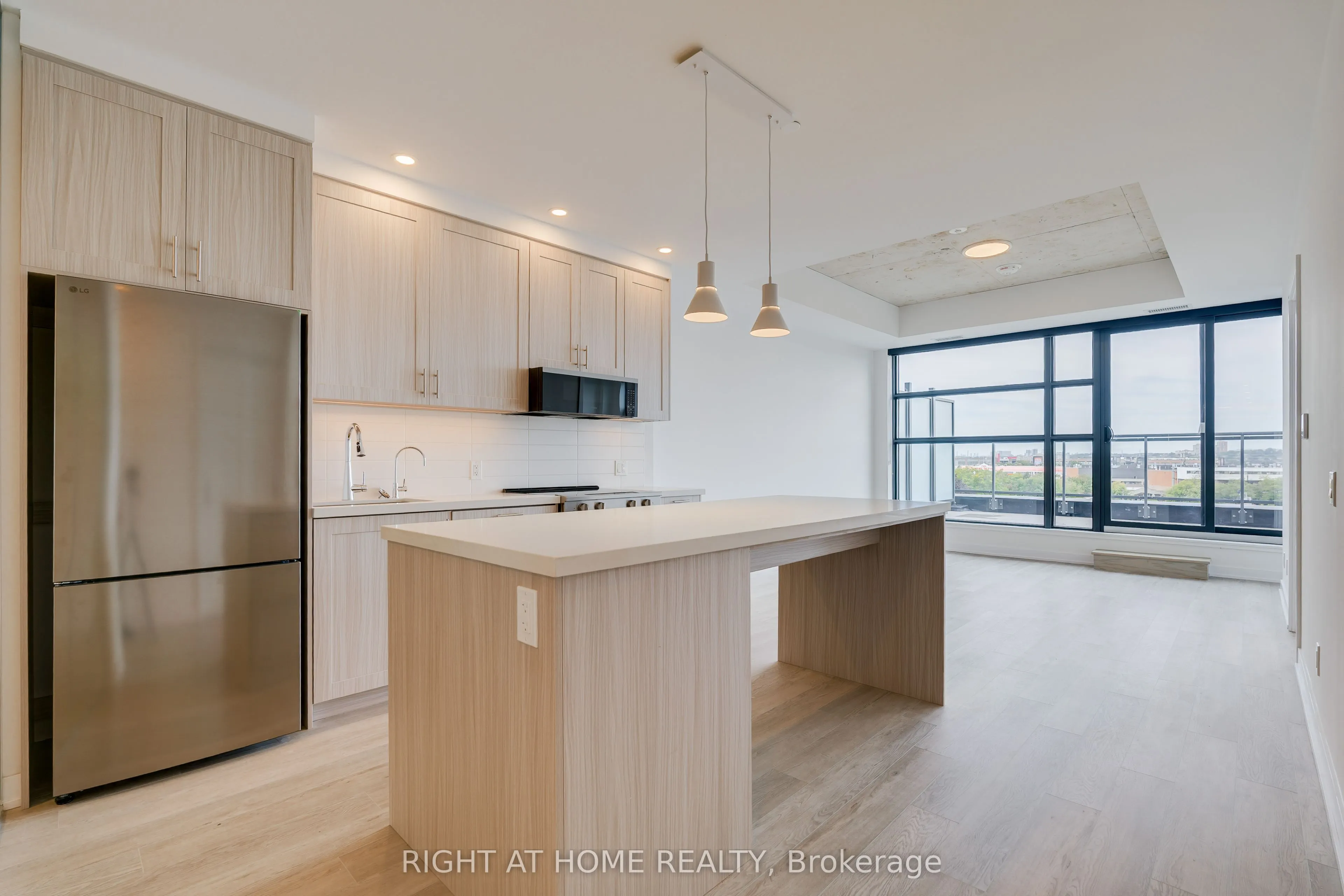 2946 Dundas Street W #605