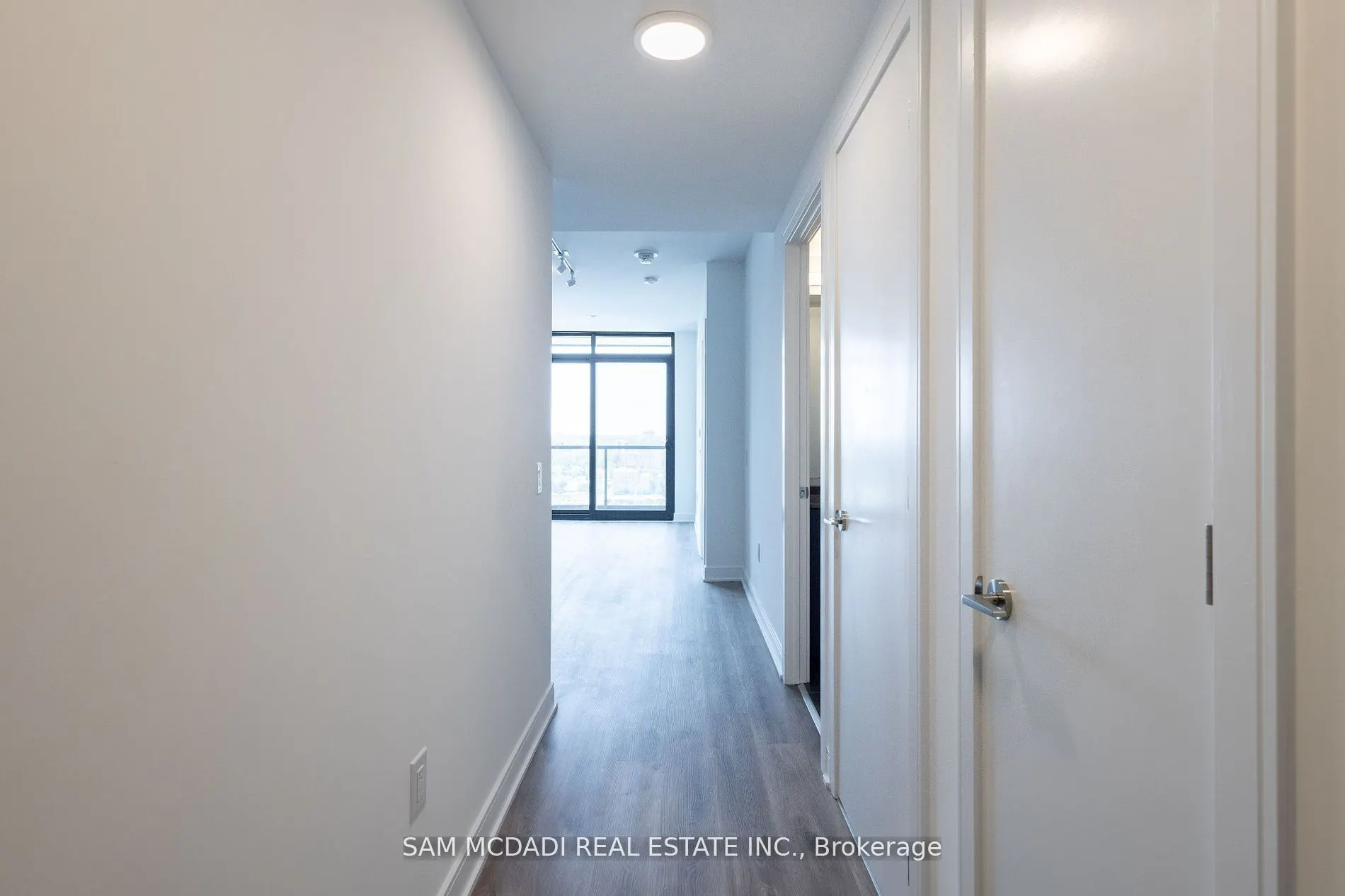 86 Dundas Street E #1517