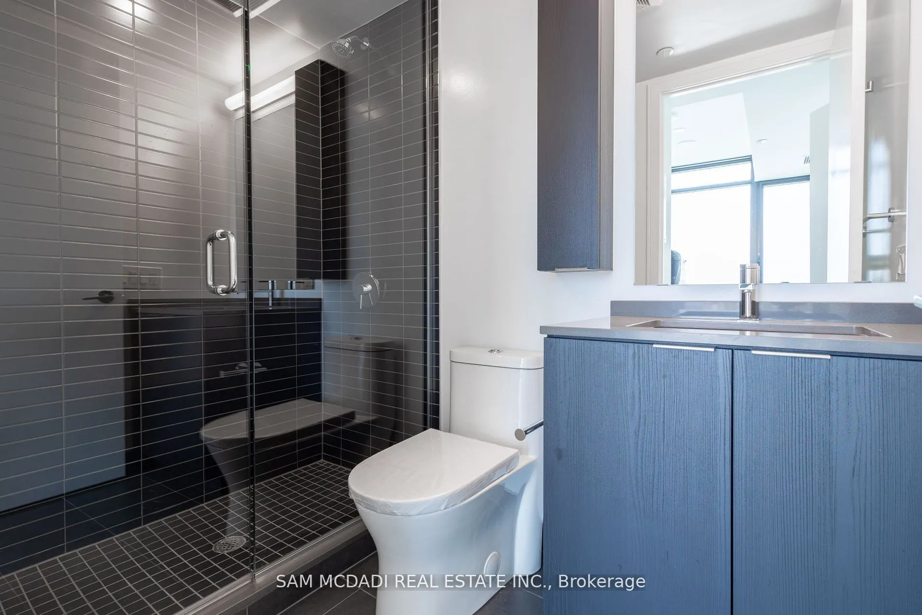 86 Dundas Street E #1517