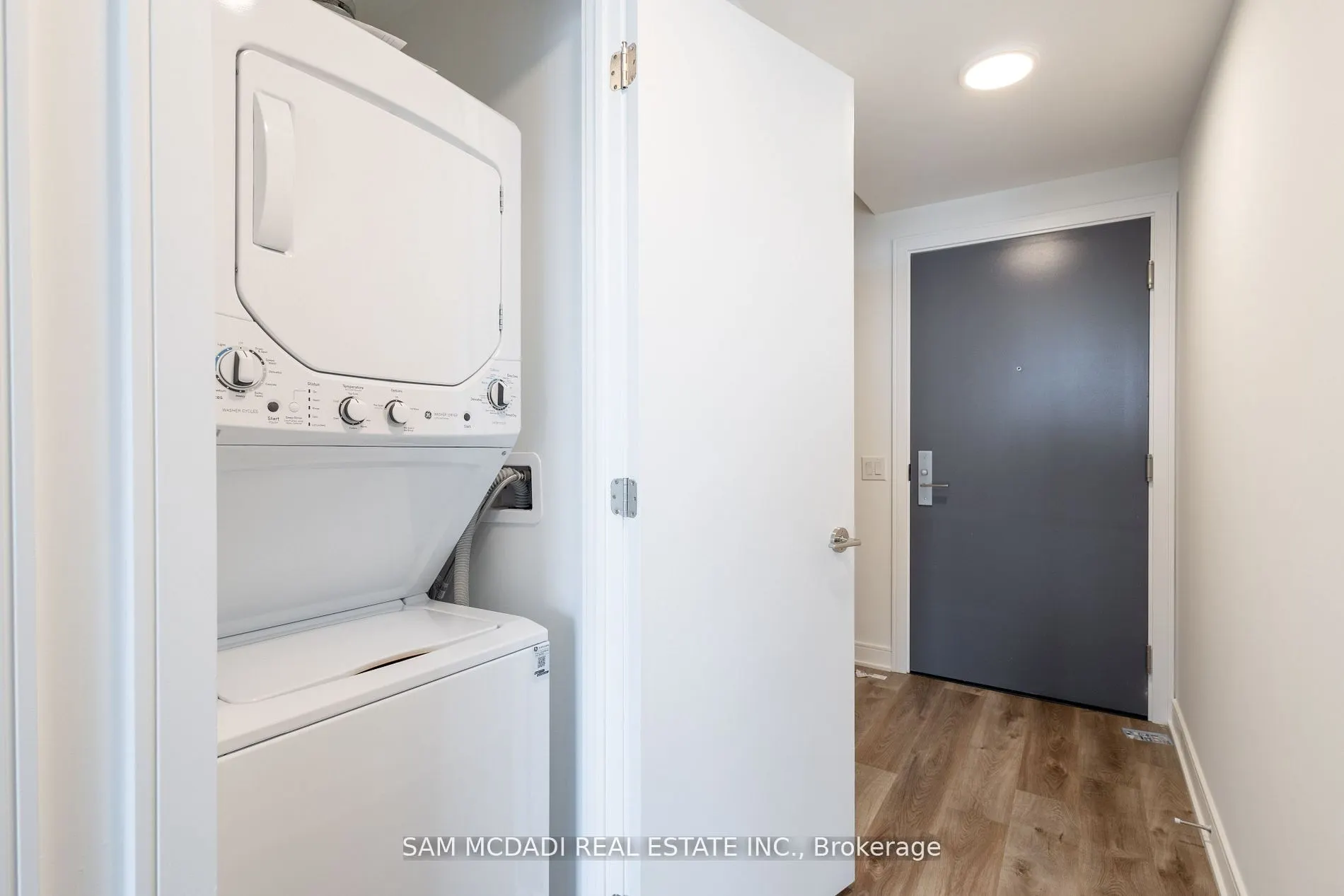 86 Dundas Street E #1517