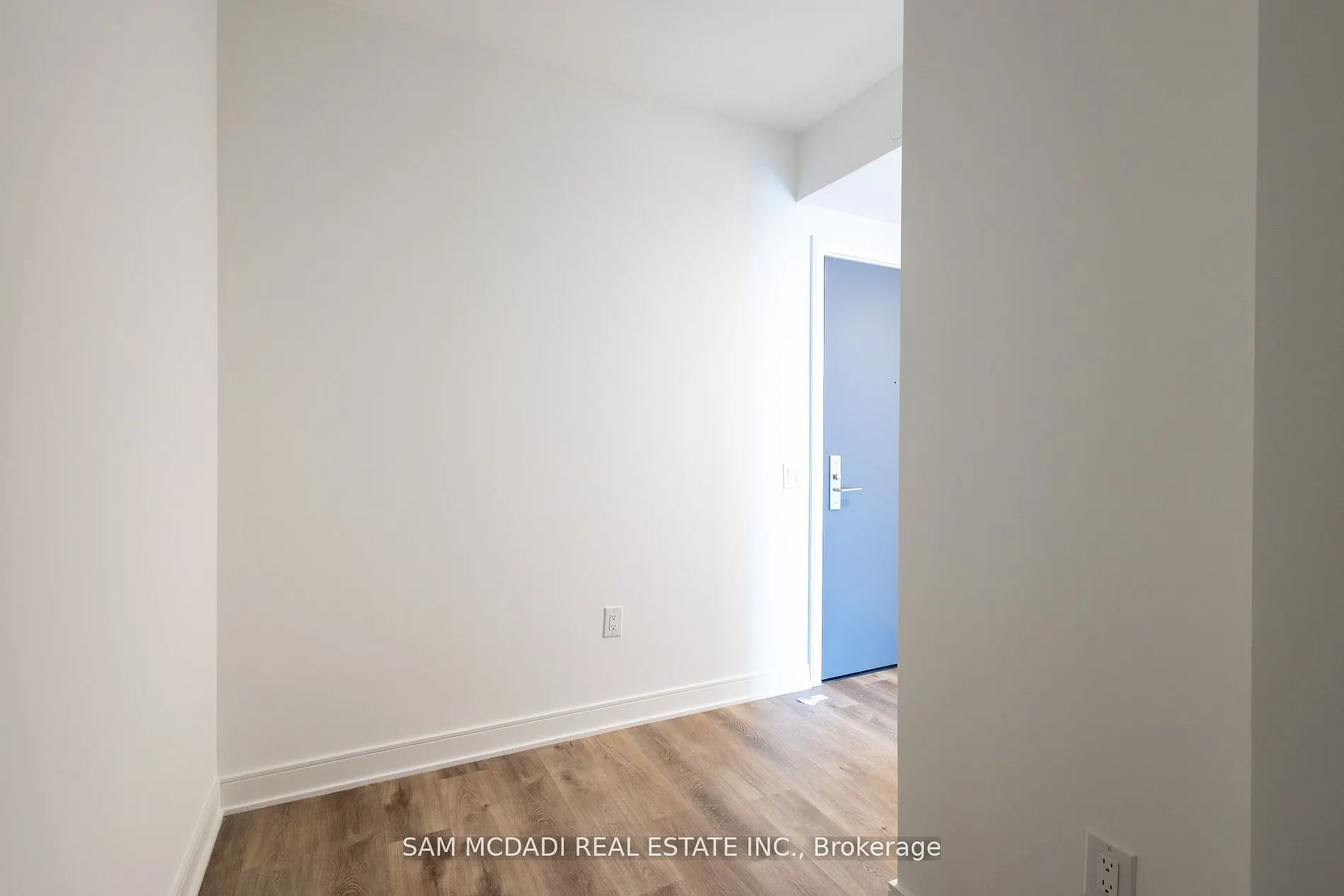 86 Dundas Street E #1517