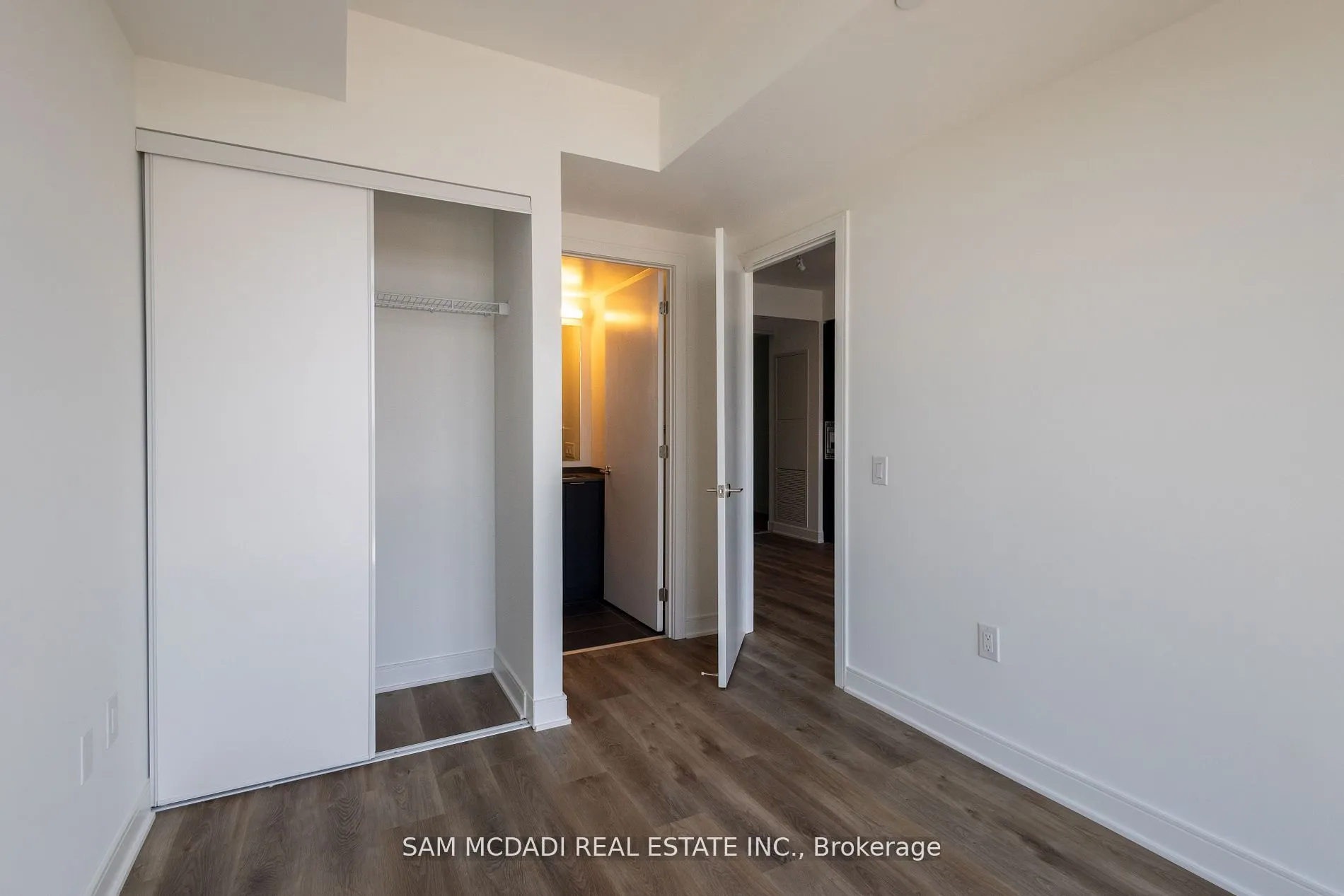 86 Dundas Street E #1517