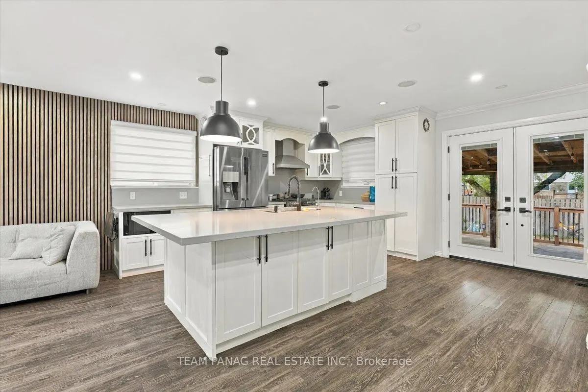 16 Groveland Court