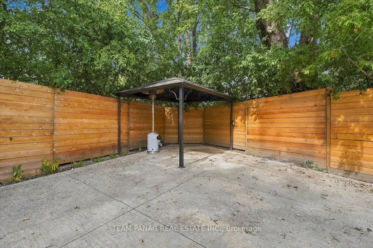 16 Groveland Court