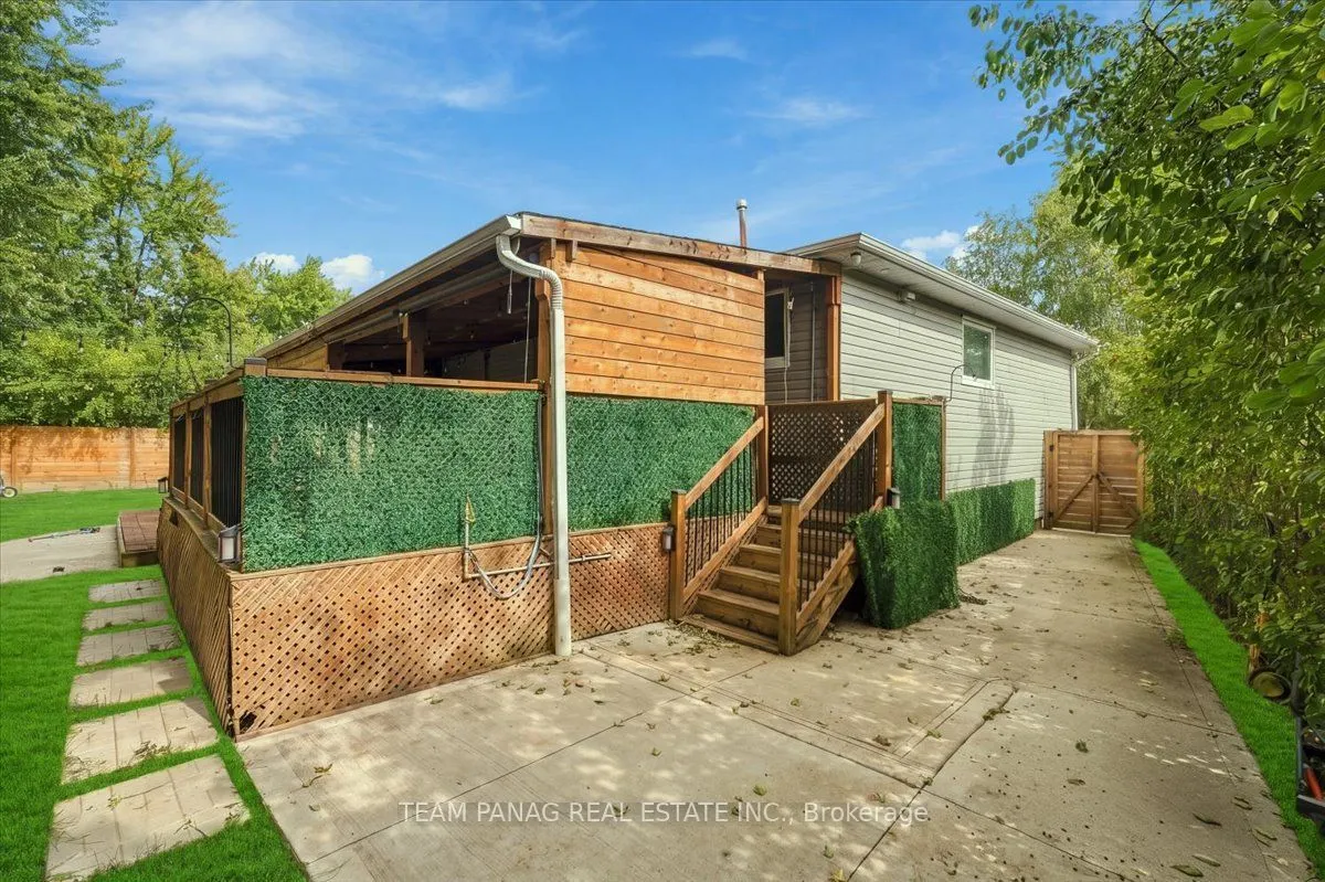 16 Groveland Court
