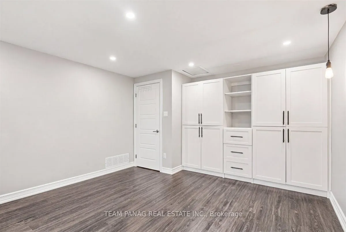 16 Groveland Court