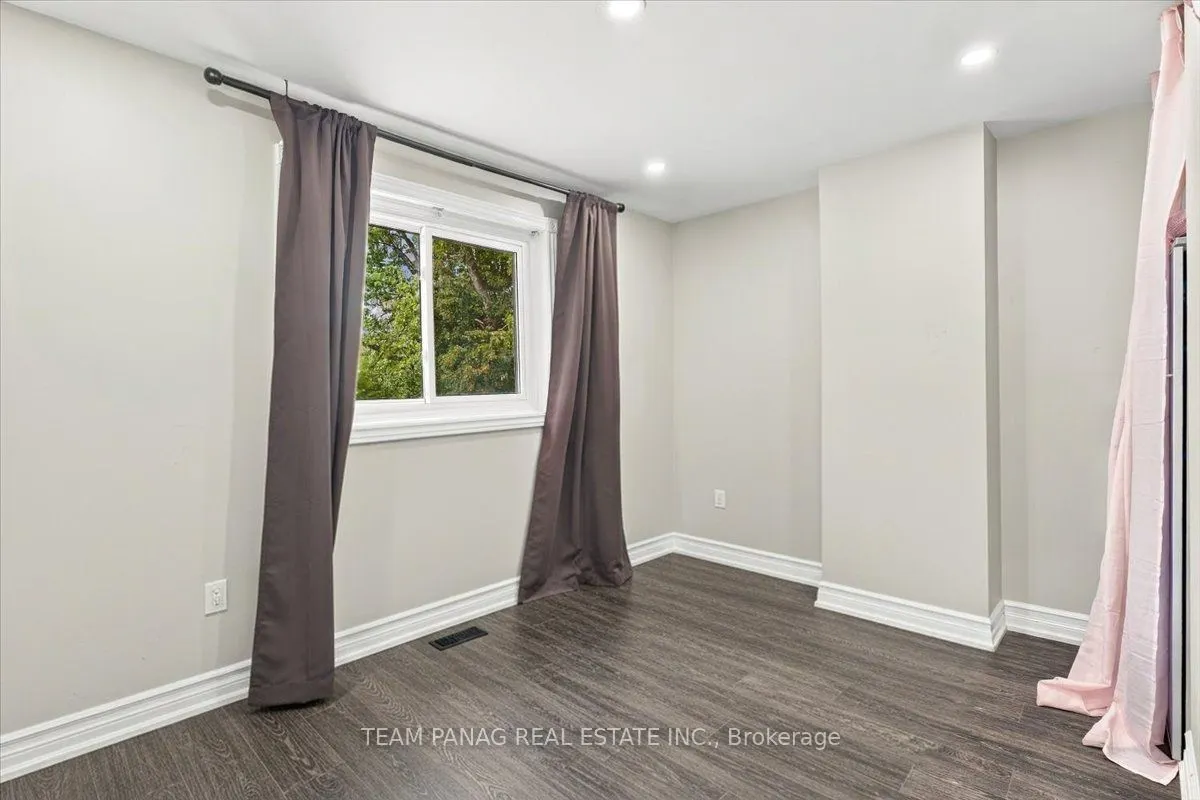 16 Groveland Court
