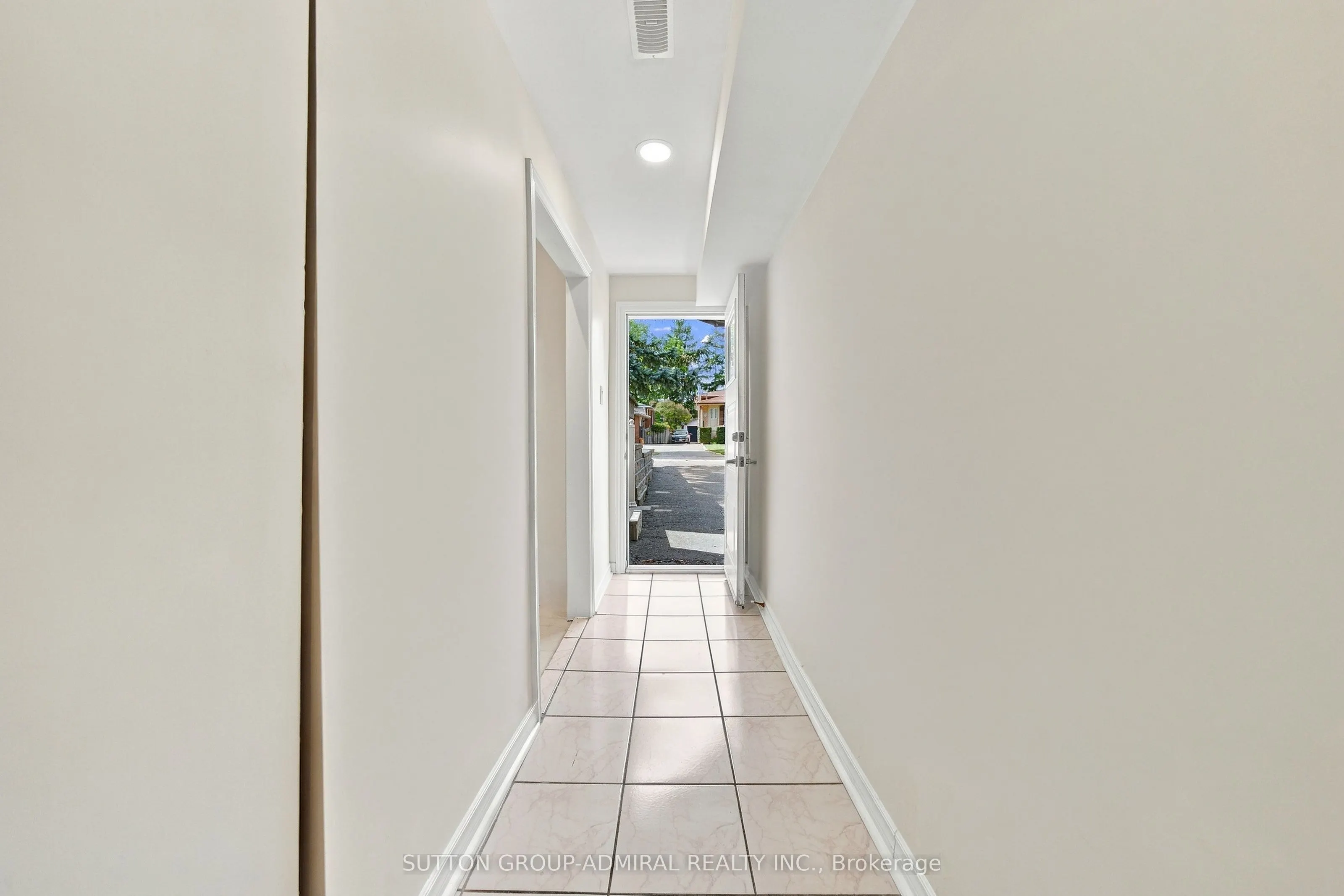 1871 Silverberry Crescent