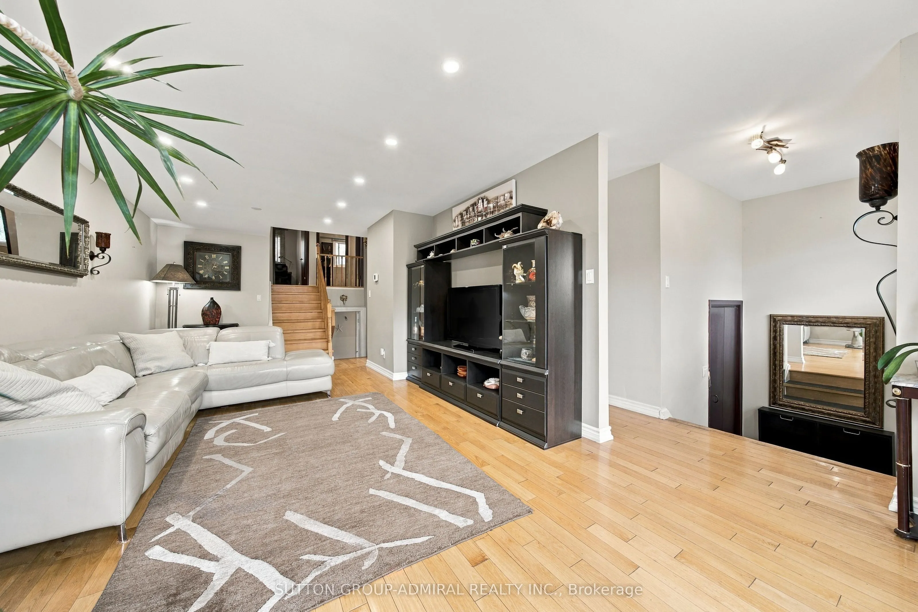 1871 Silverberry Crescent