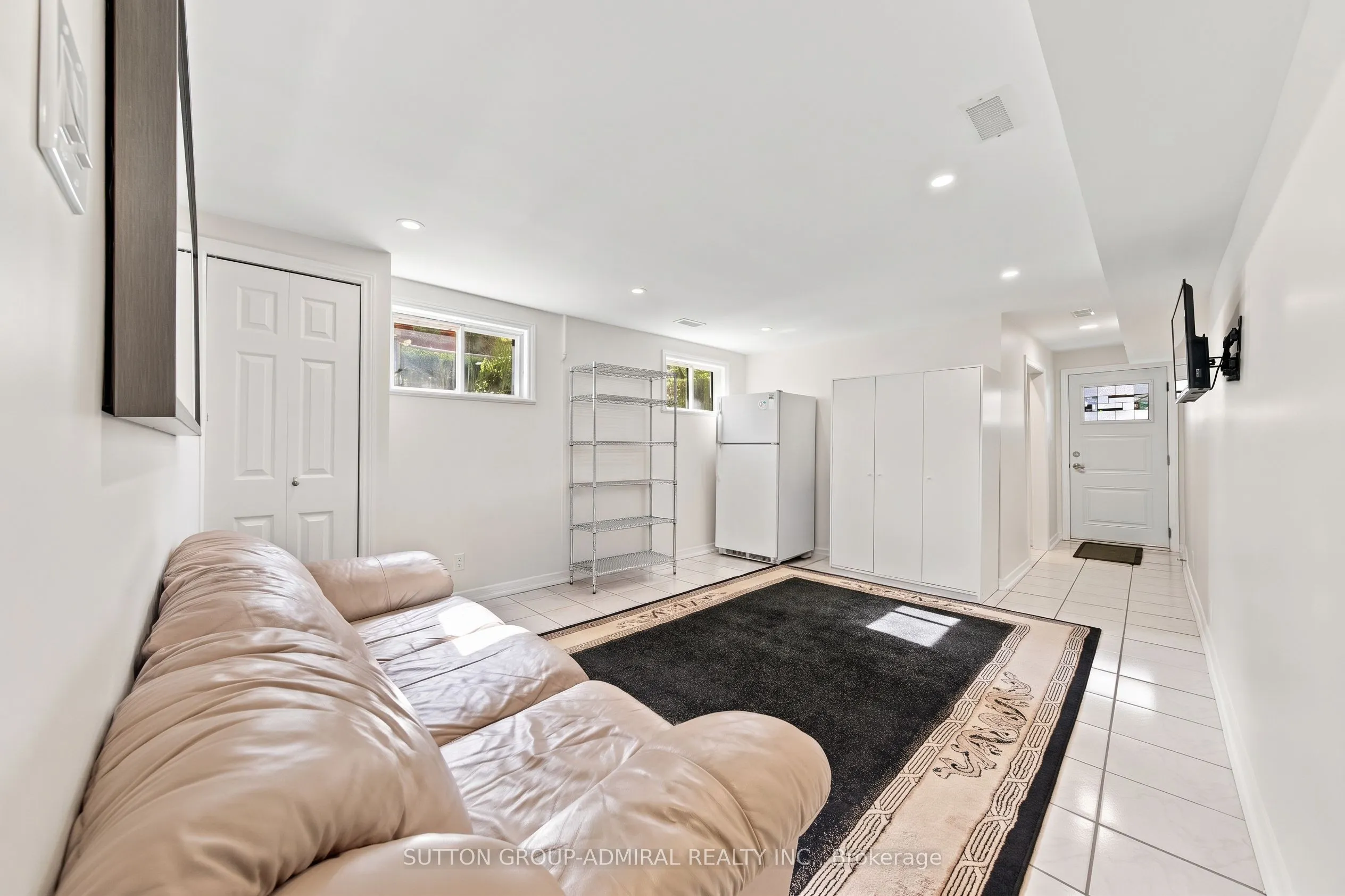 1871 Silverberry Crescent