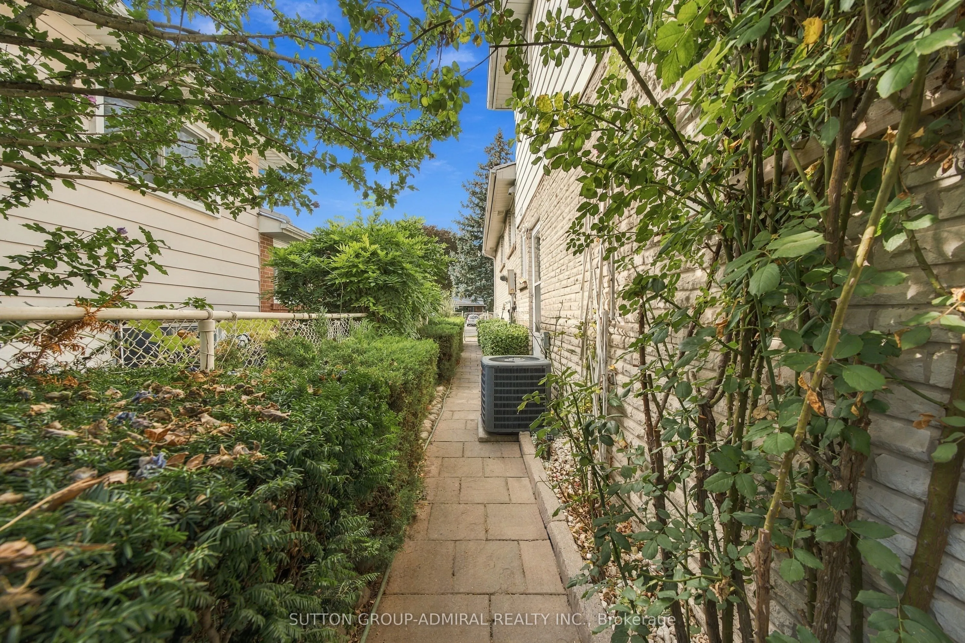 1871 Silverberry Crescent