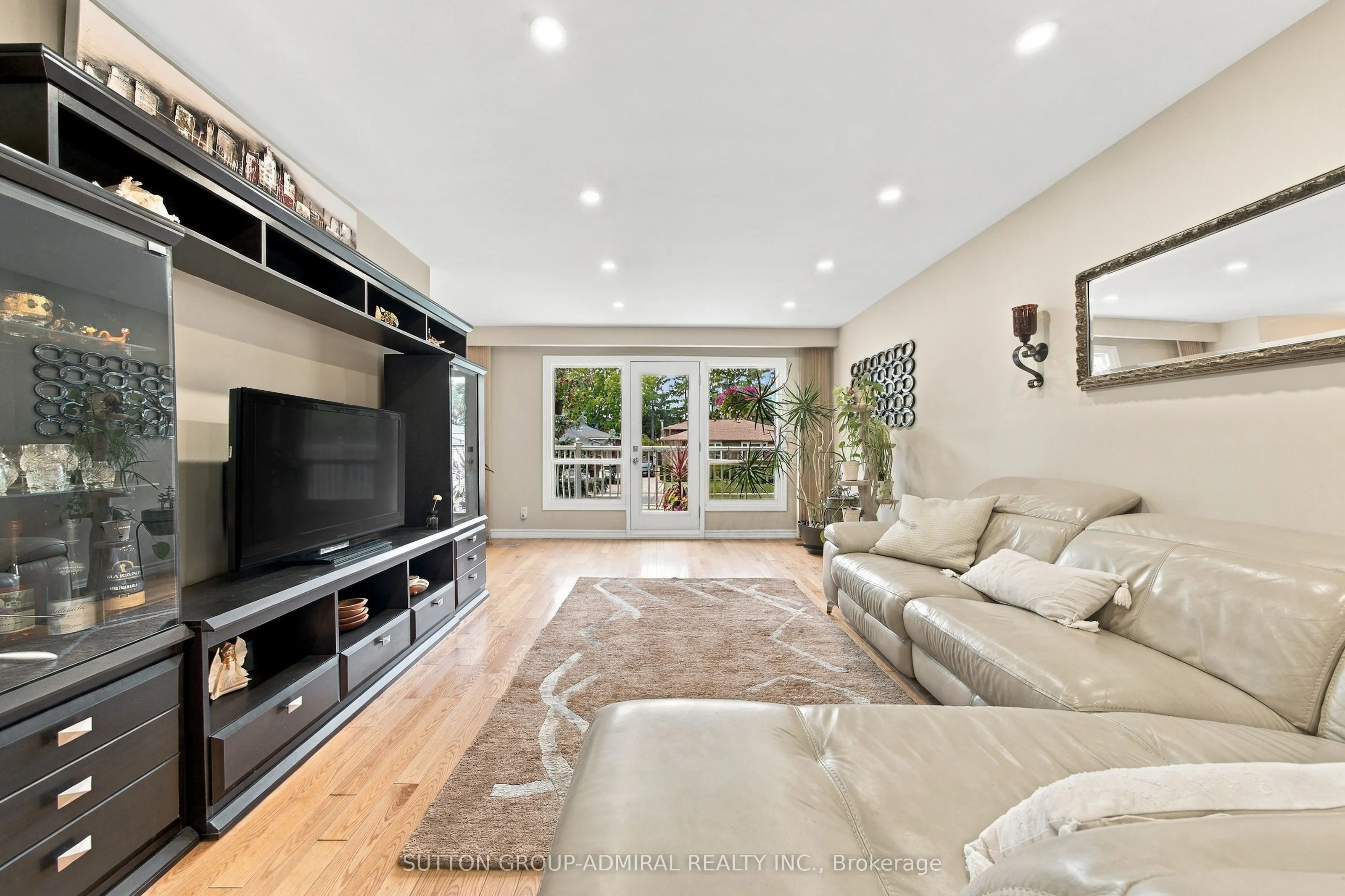 1871 Silverberry Crescent