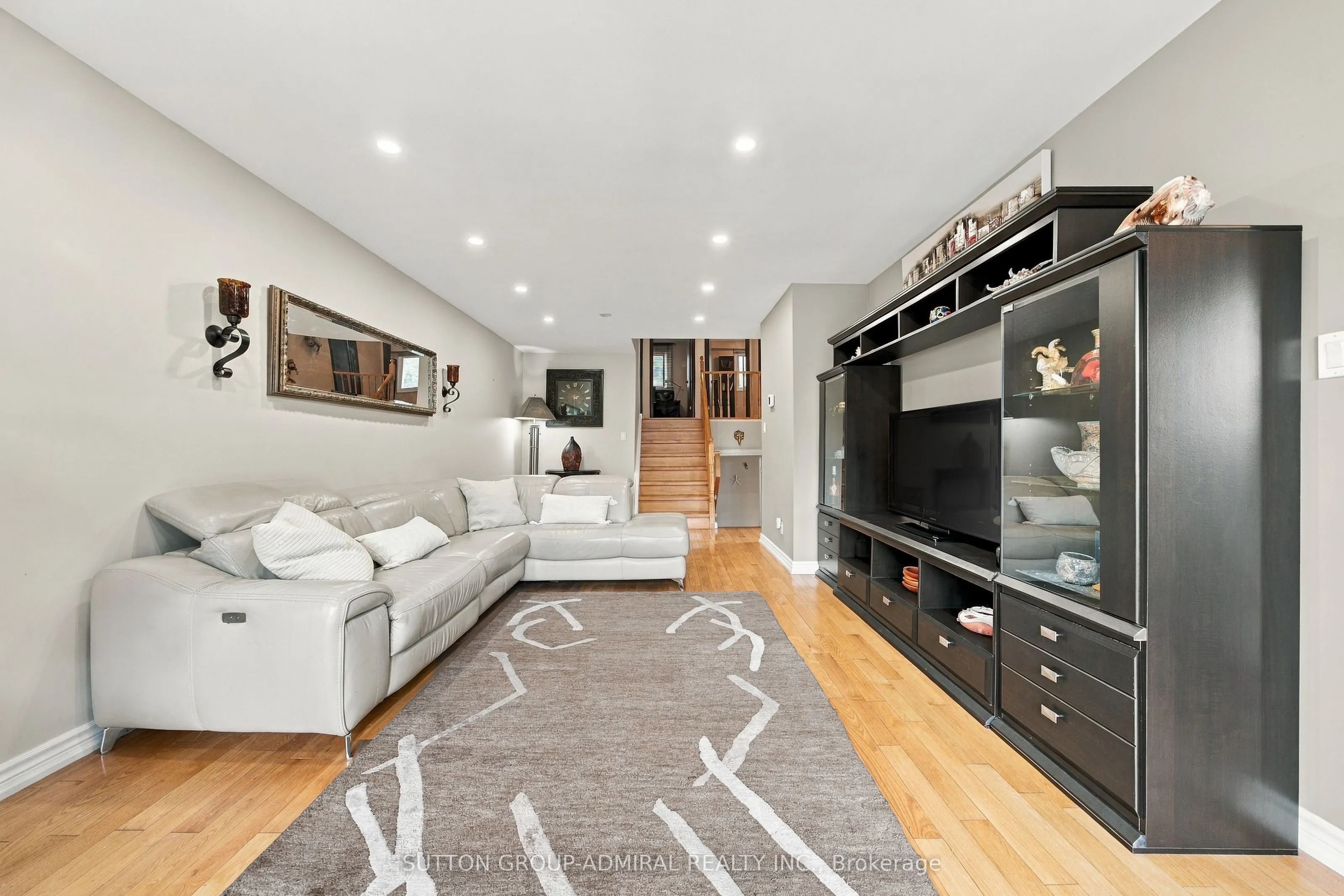 1871 Silverberry Crescent