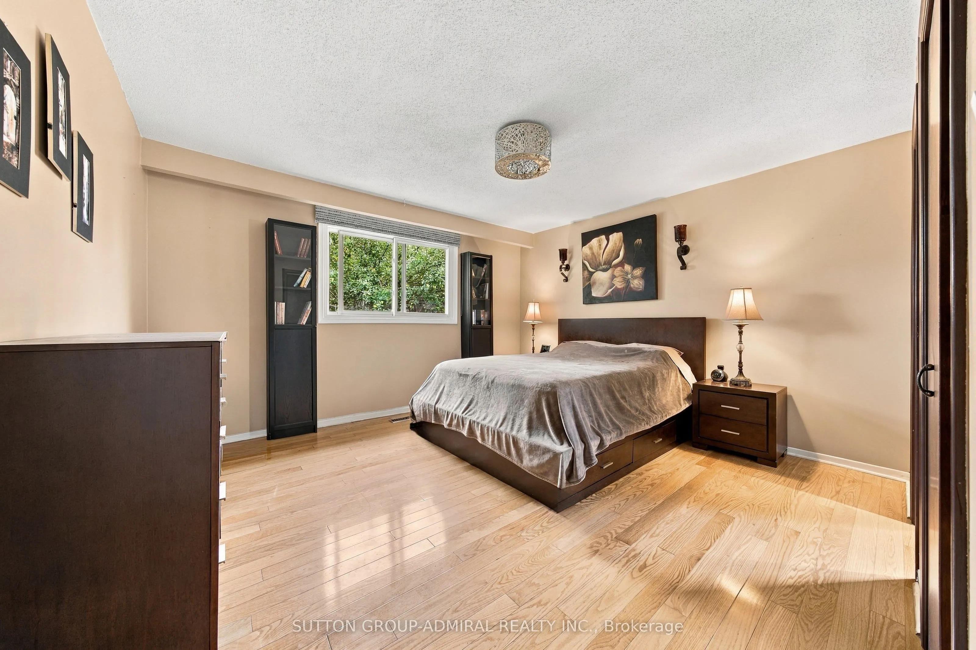 1871 Silverberry Crescent