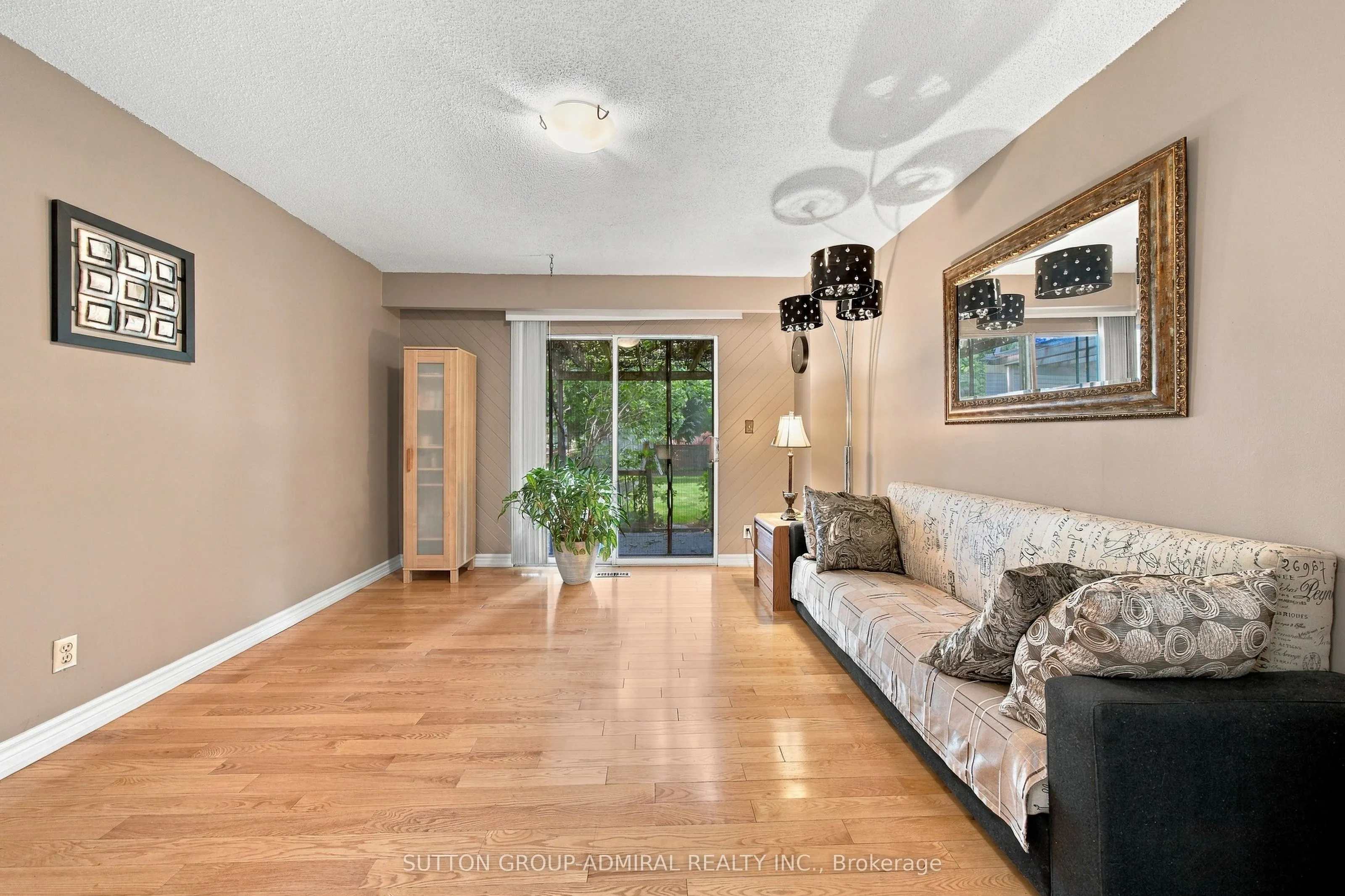 1871 Silverberry Crescent